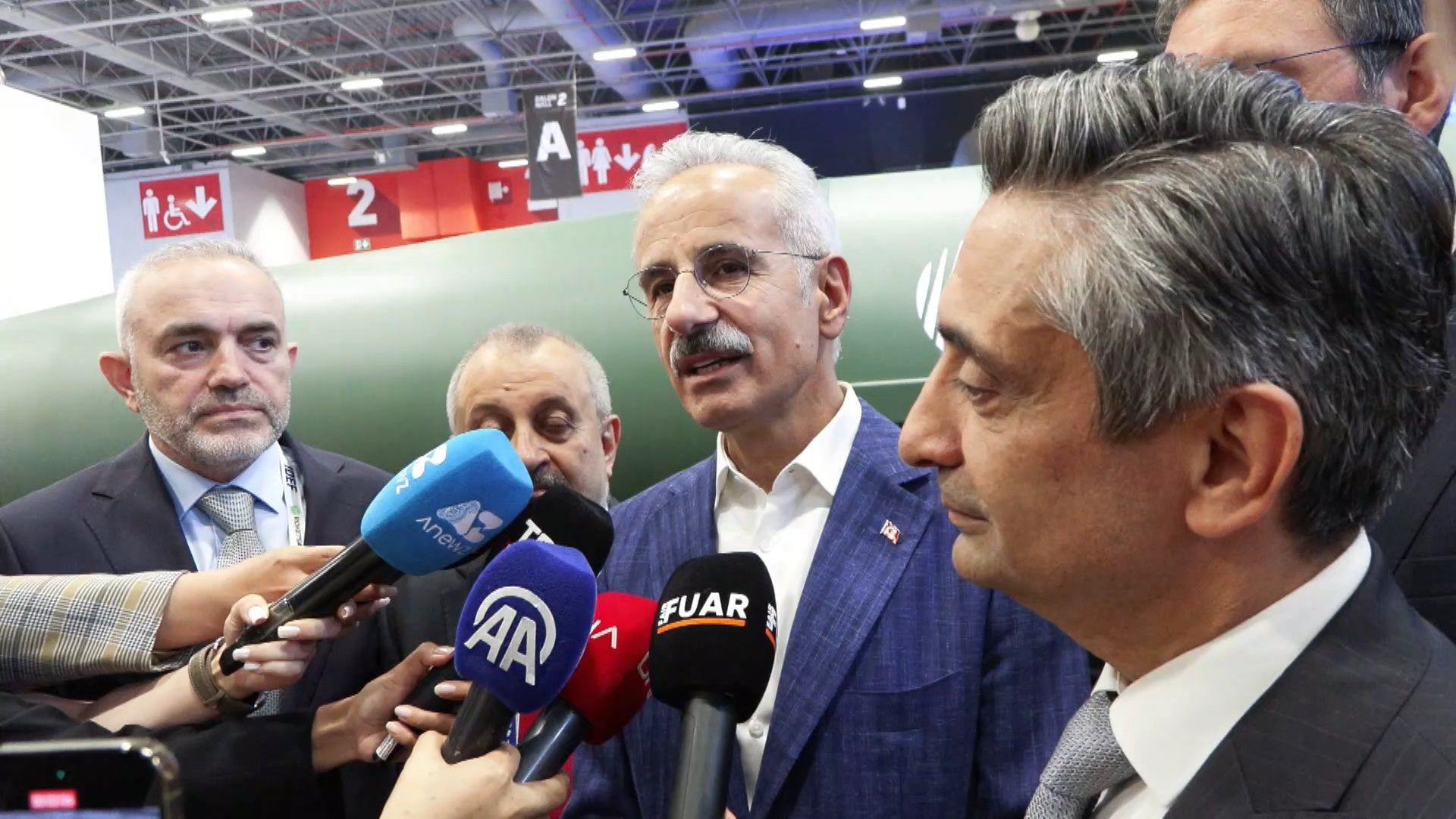 Bakan Uraloğlu fuarda konuşma yapıyor