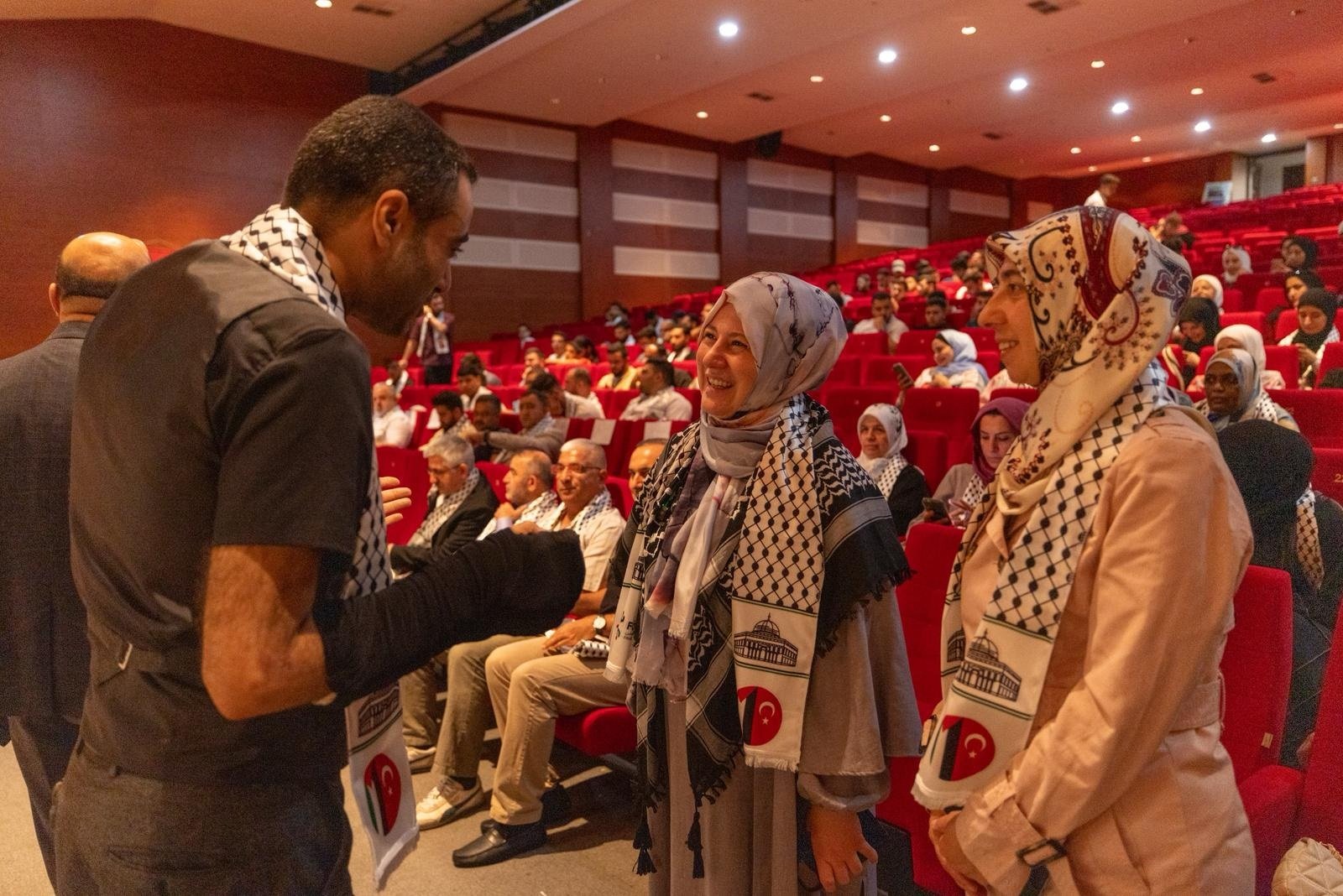 TÜRGEV Başkanı Hatice Akıncı Yılmaz forumda