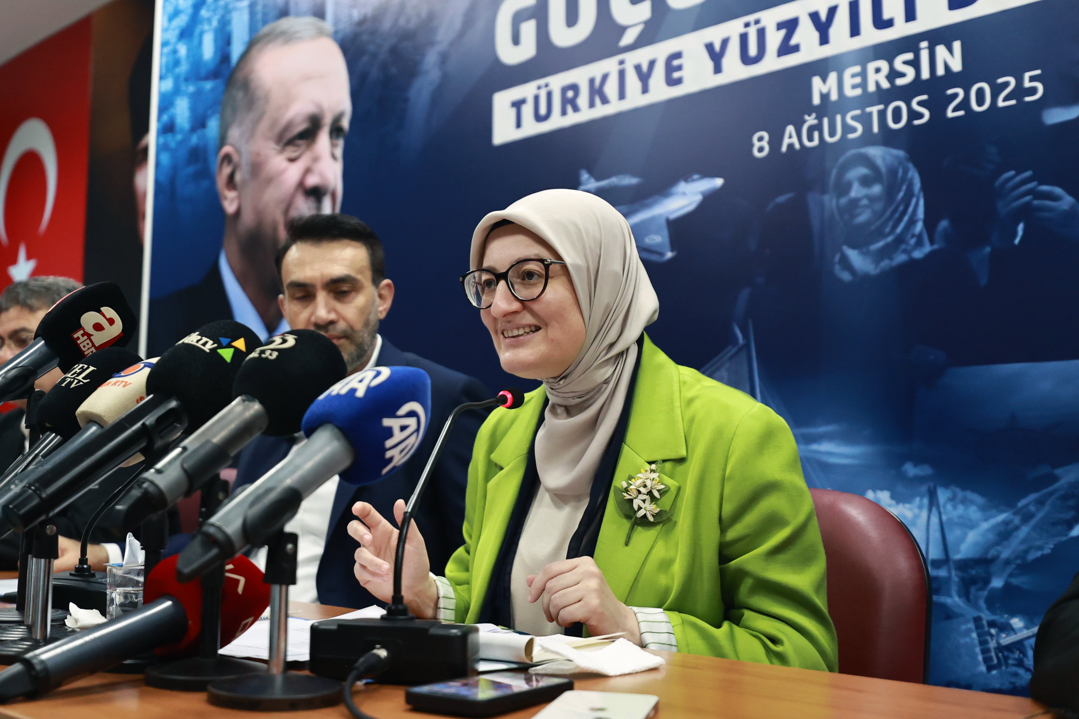 AK Parti Genel Başkan Yardımcısı Belgin Uygur