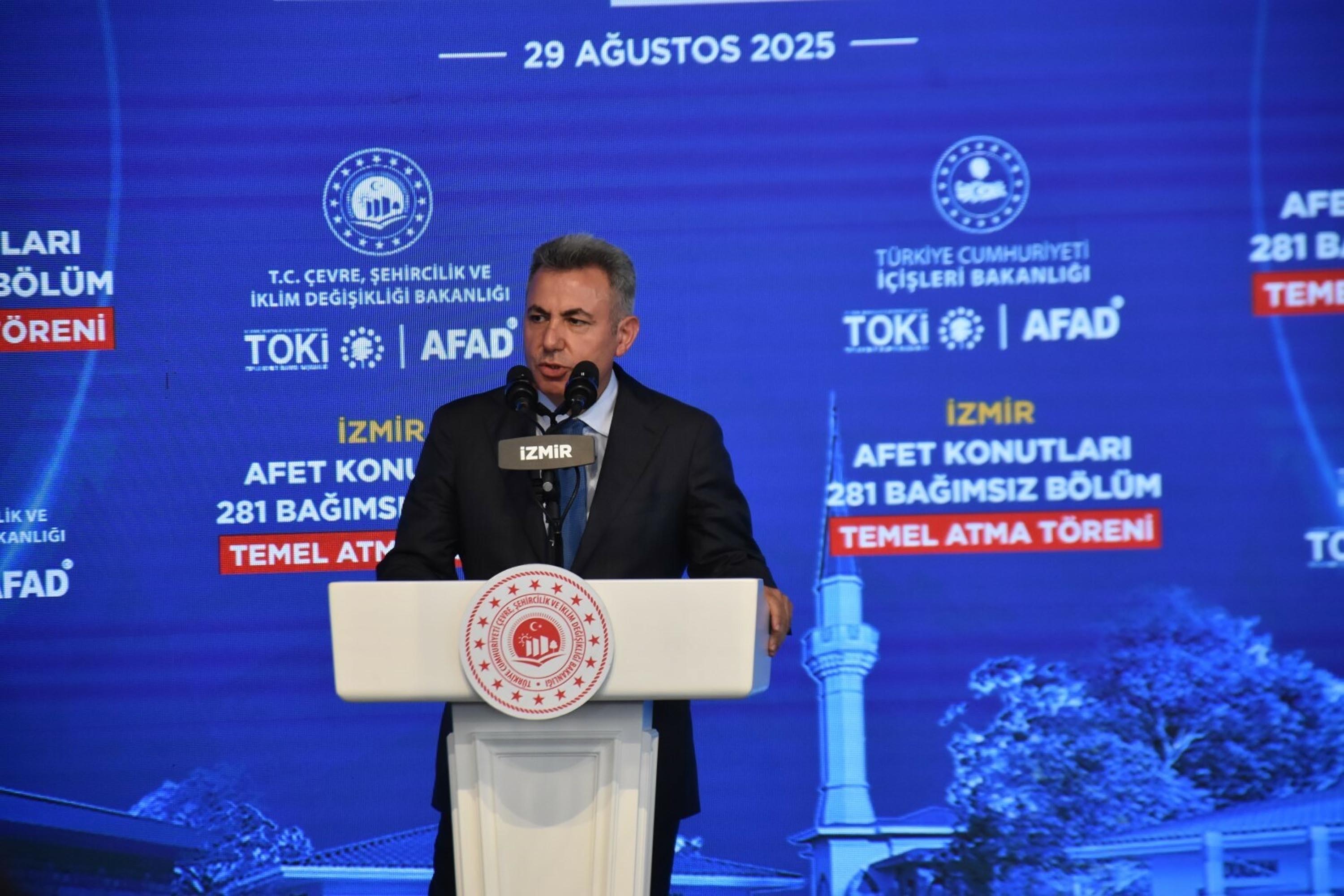 Bakan Kurum konuşma yaparken