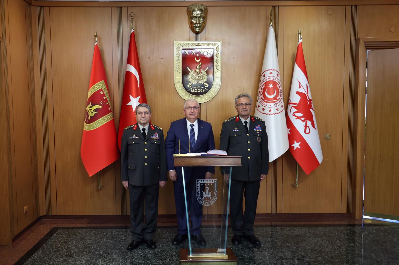Kara Kuvvetleri Komutanlığı devir teslim töreni