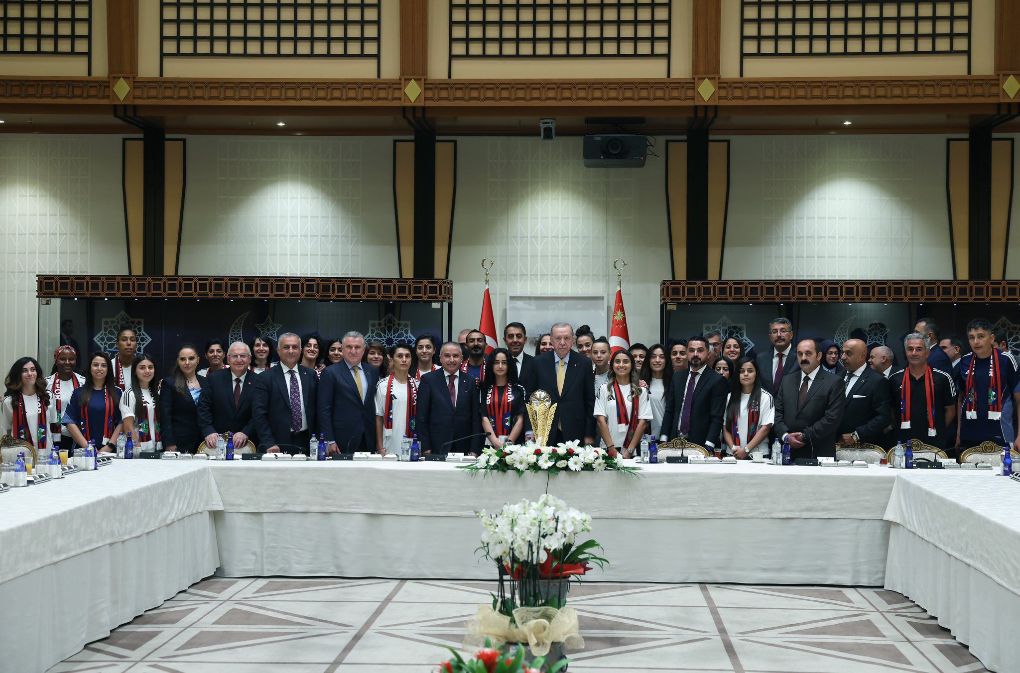 Cumhurbaşkanı Erdoğan forma hediyesi