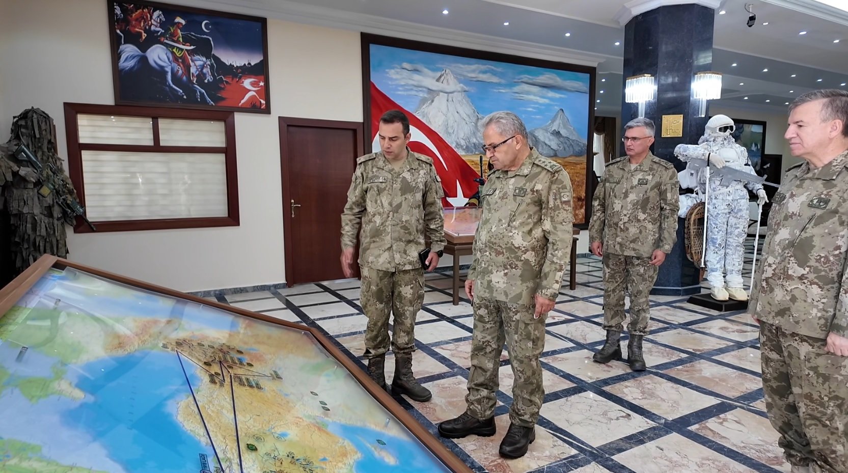 Kara Kuvvetleri Komutanı Orgeneral Metin Tokel