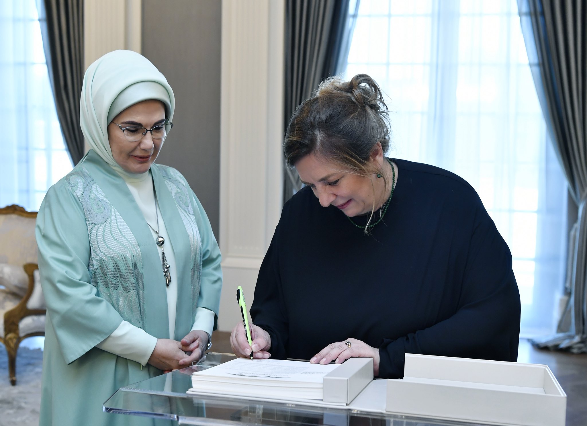 Emine Erdoğan ve Tamar Bagrationi
