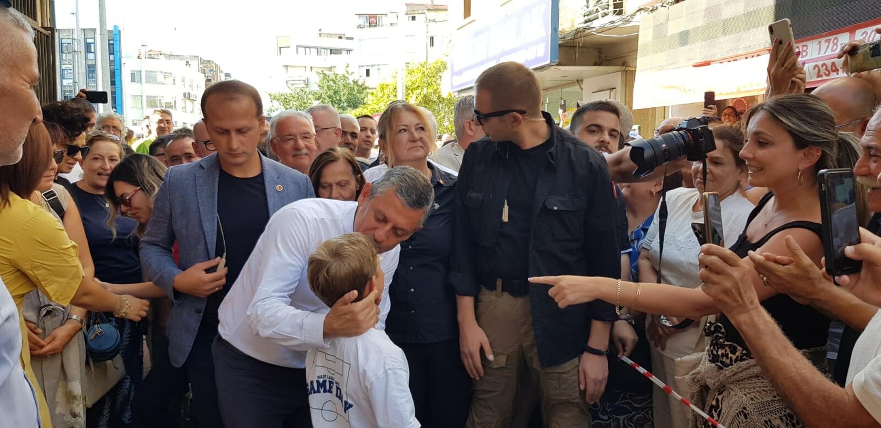 Özgür Özel tabut taşıma