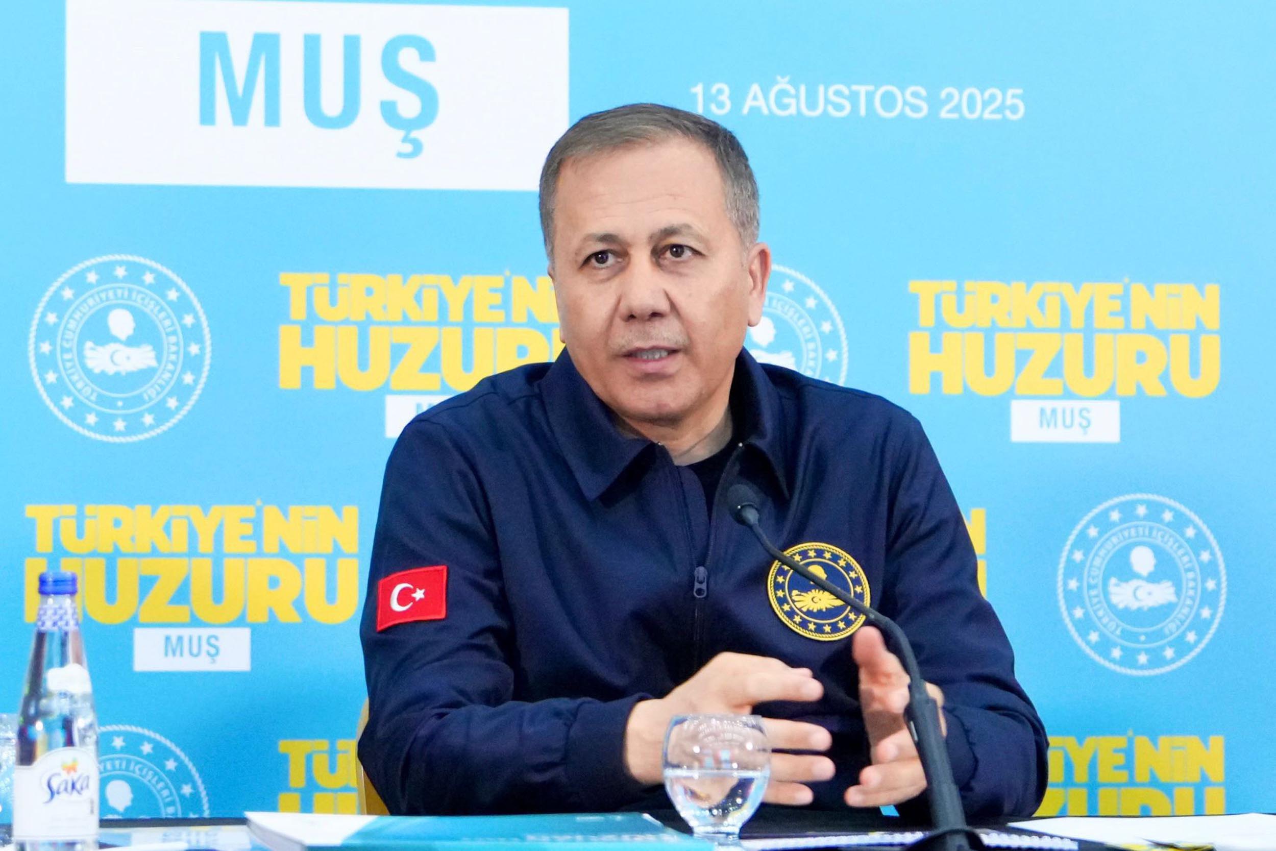 Bakan Yerlikaya esnaf ziyareti