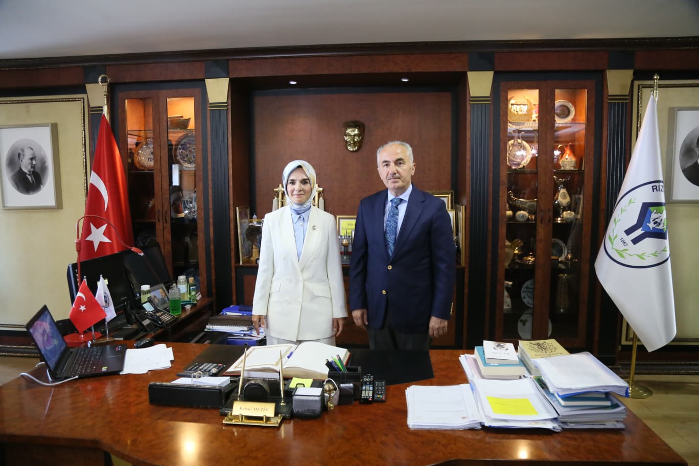 Bakan Göktaş ailelerle