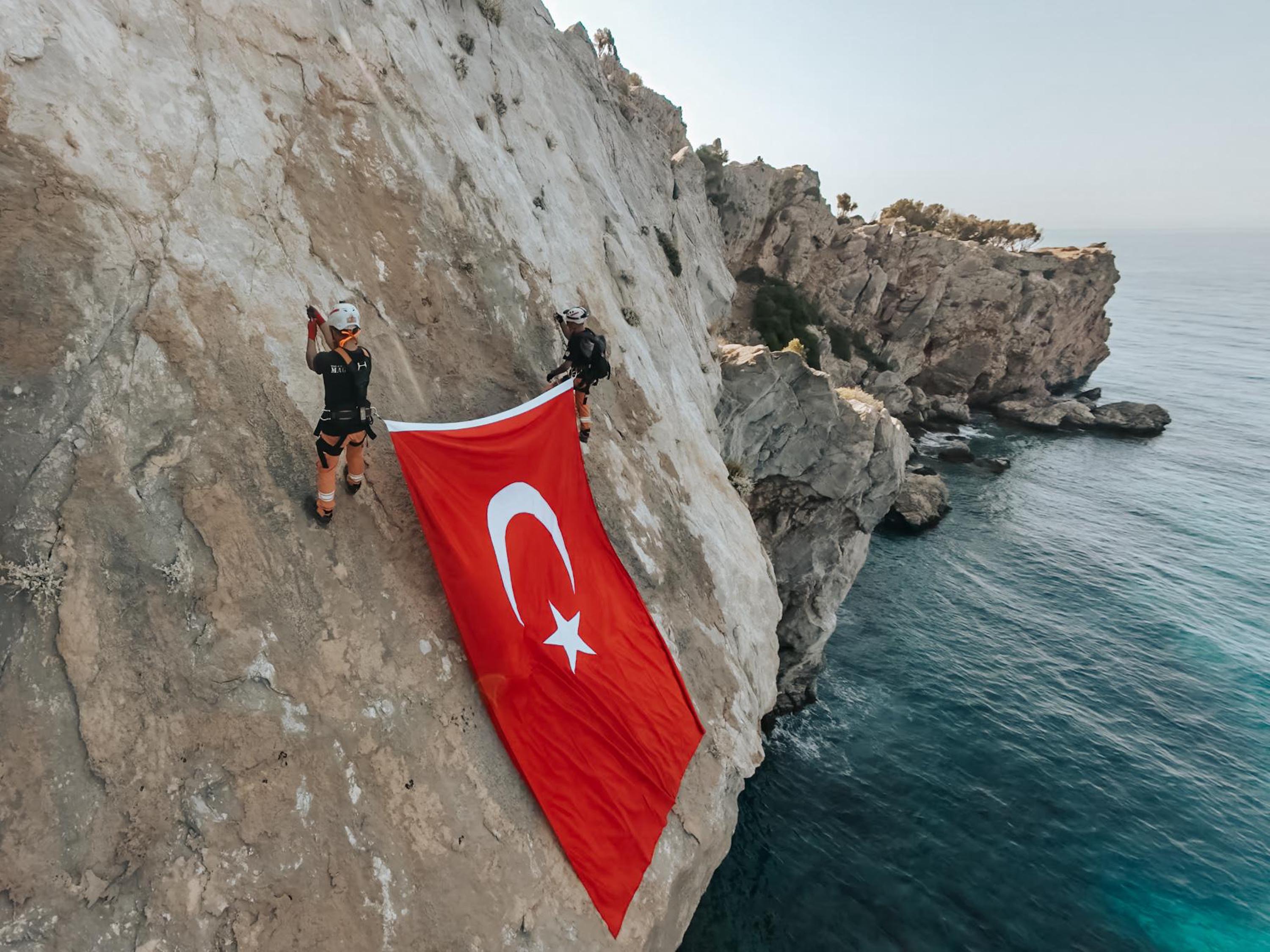 MAG-AME ekipleri Adaburnu tepesinden iniş