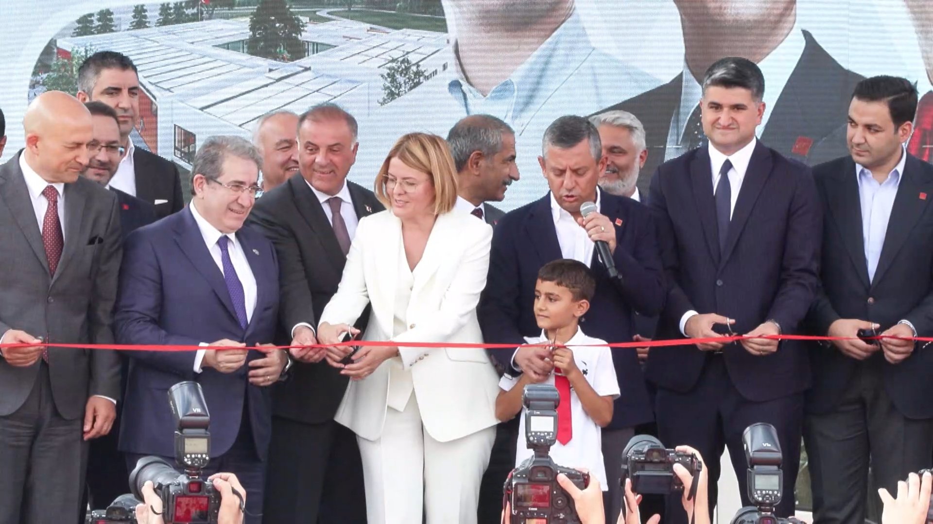 Özgür Özel Ataşehir Açılış