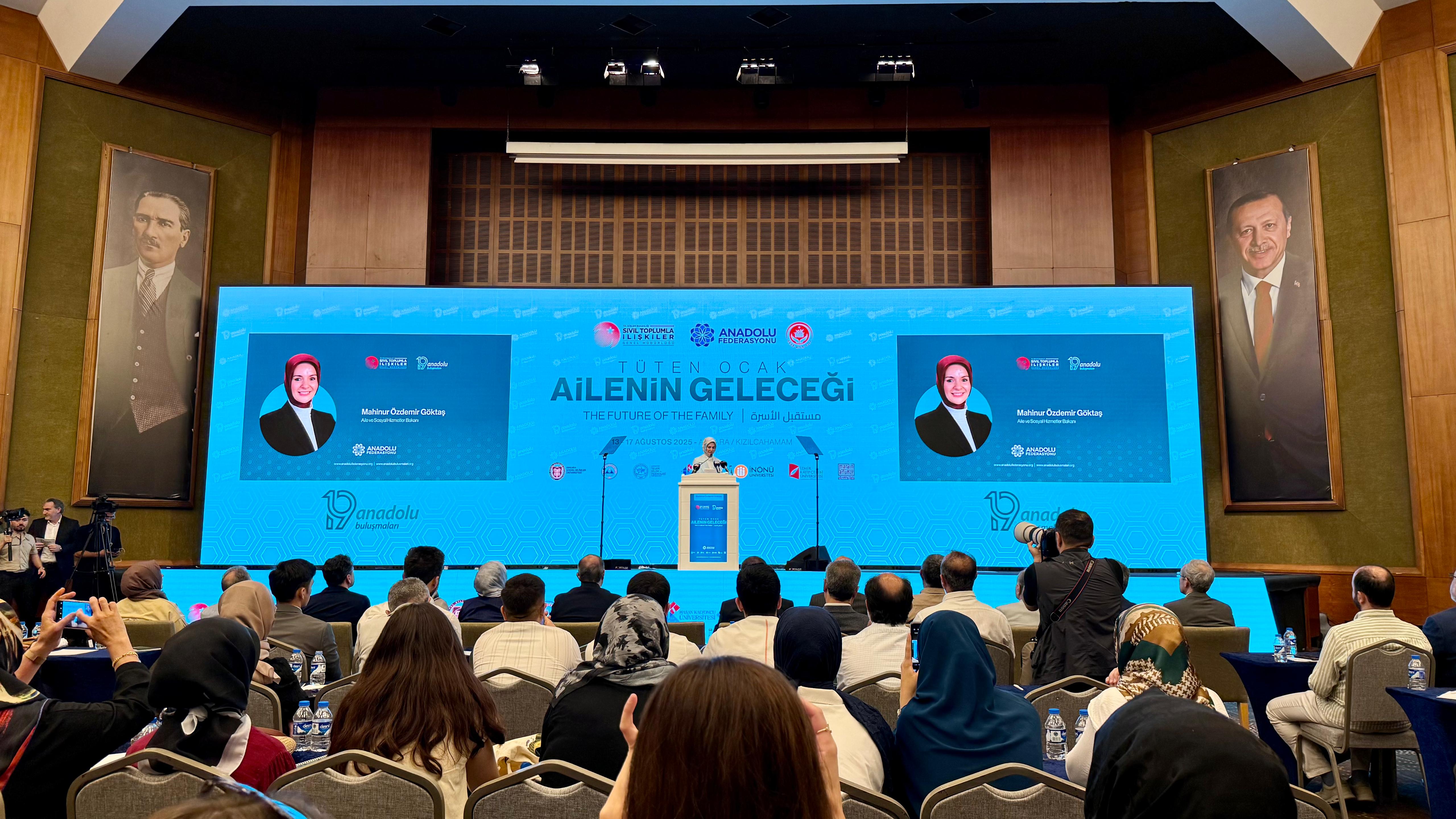 Aile ve Sosyal Hizmetler Bakanı Mahinur Özdemir Göktaş