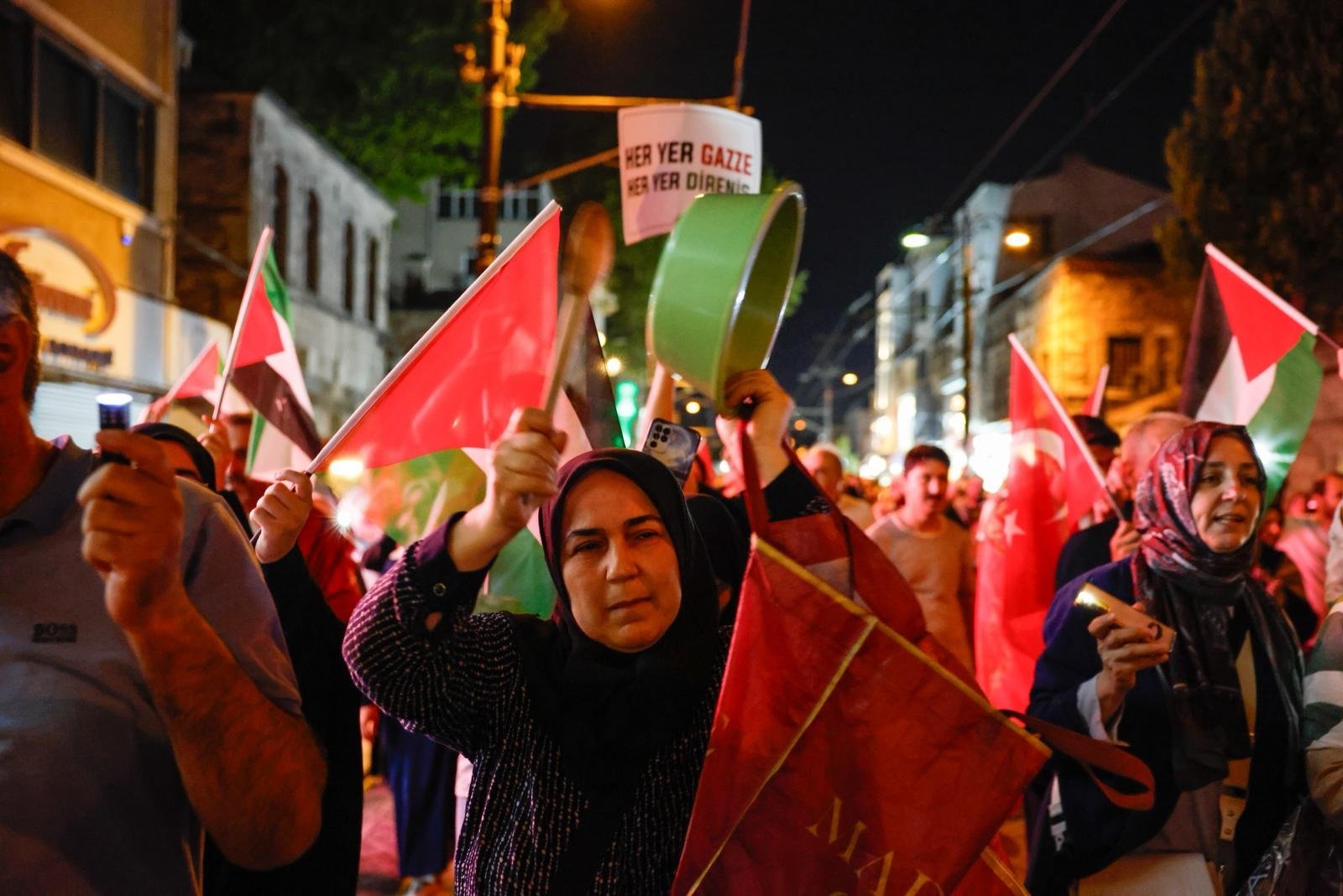 TÜRGEV Başkanı Hatice Akıncı Yılmaz Gazze yürüyüşü