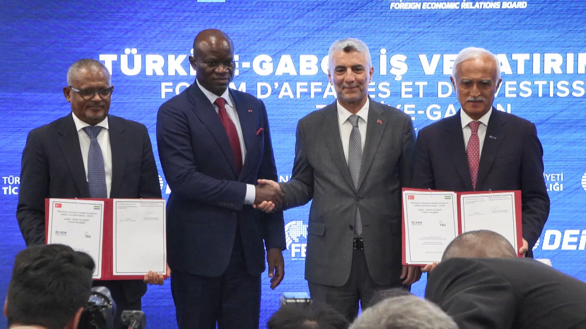 Ticaret Bakanı Bolat açıklama yapıyor