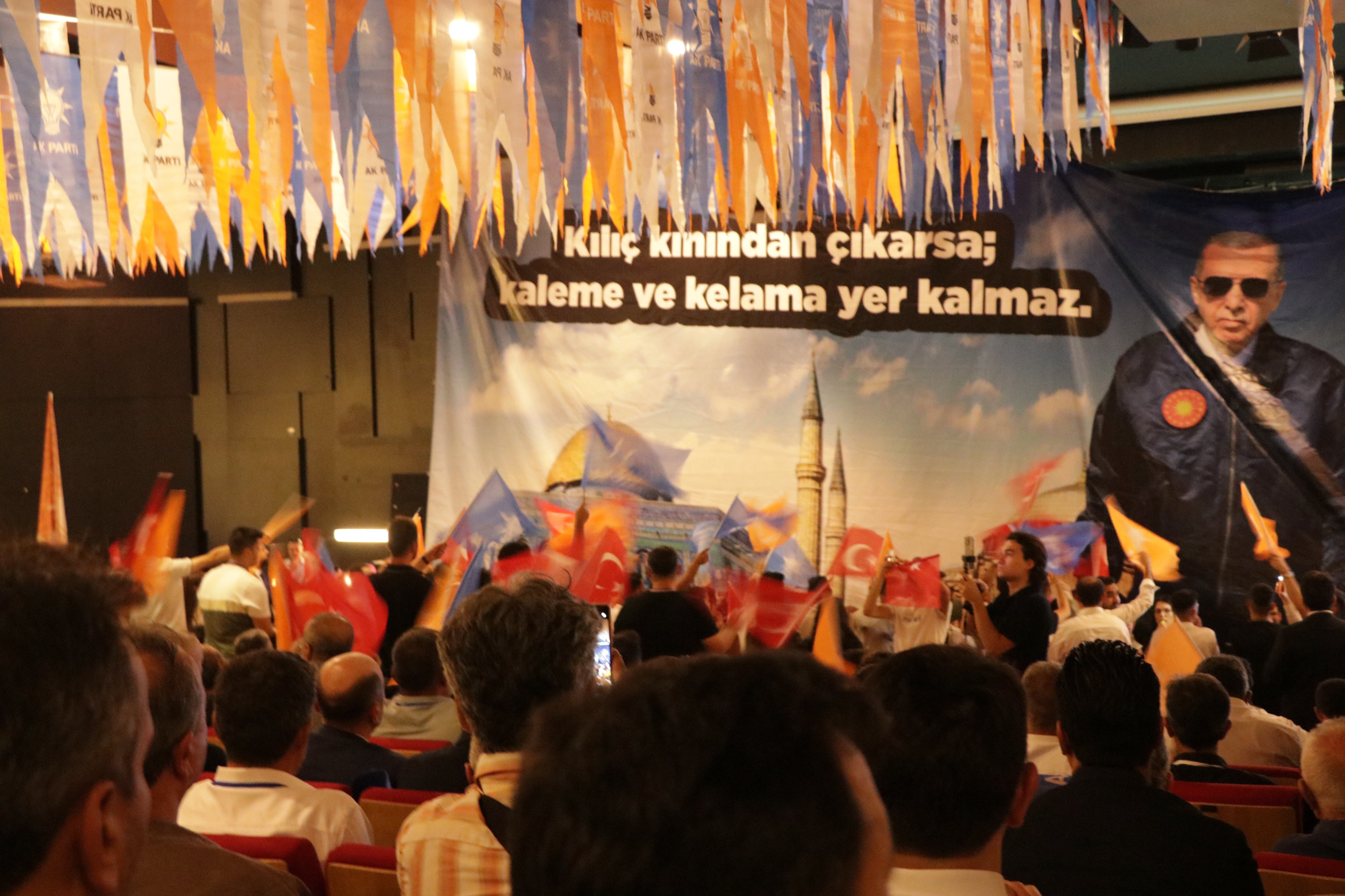 AK Parti teşkilat toplantısı