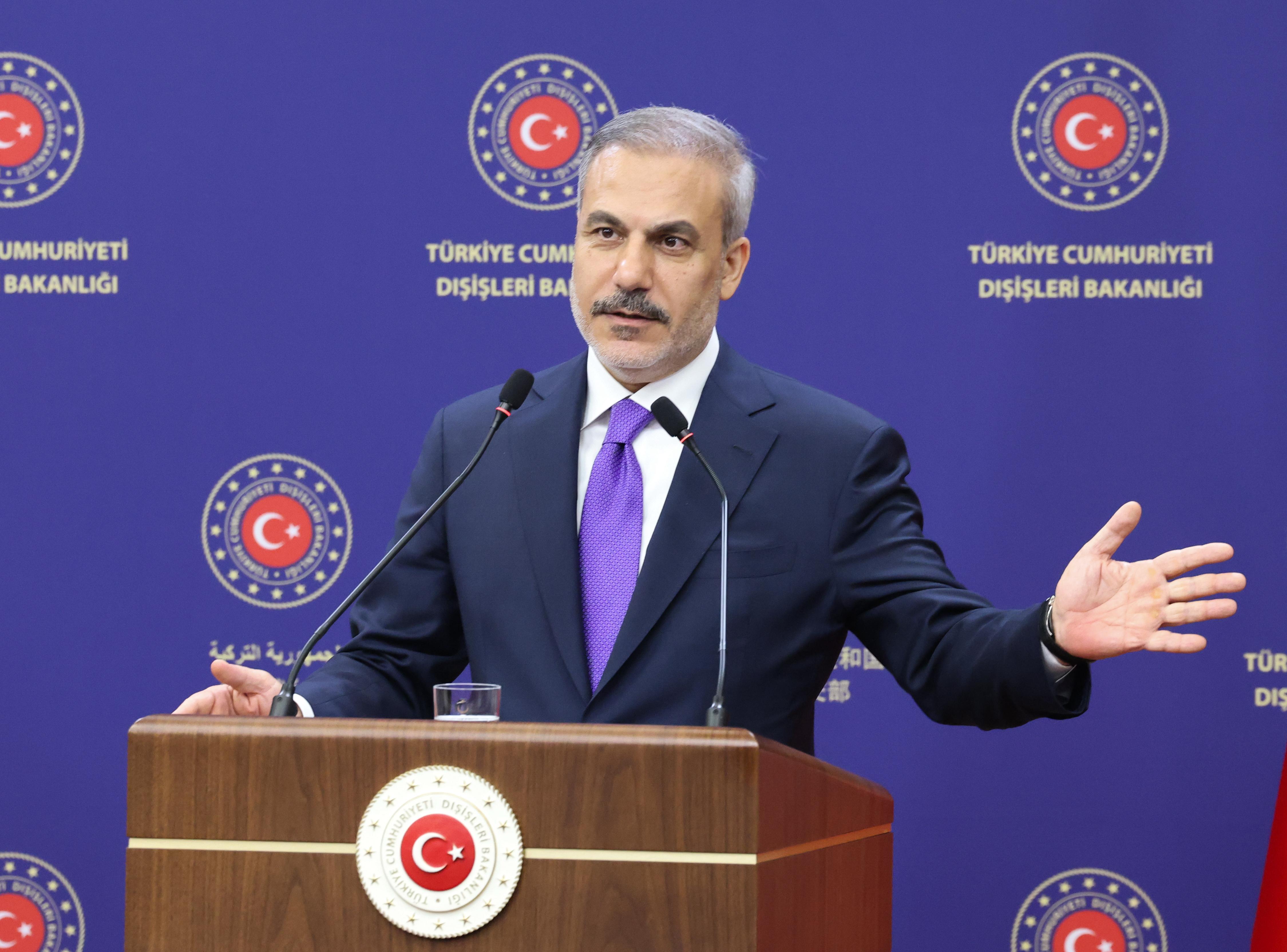 Hakan Fidan ve Phenyo Butale