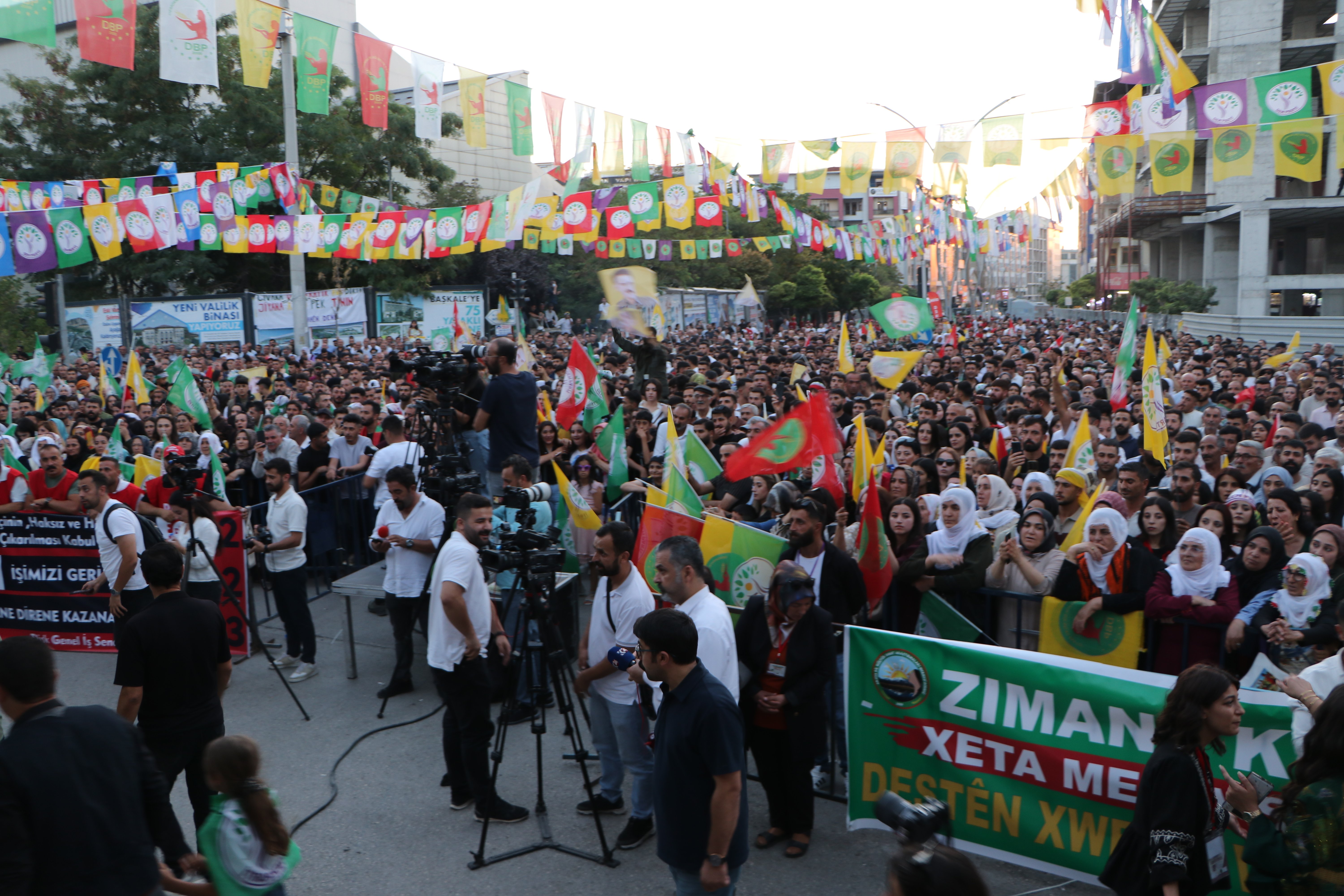 DEM Parti Barış Mitingi Van