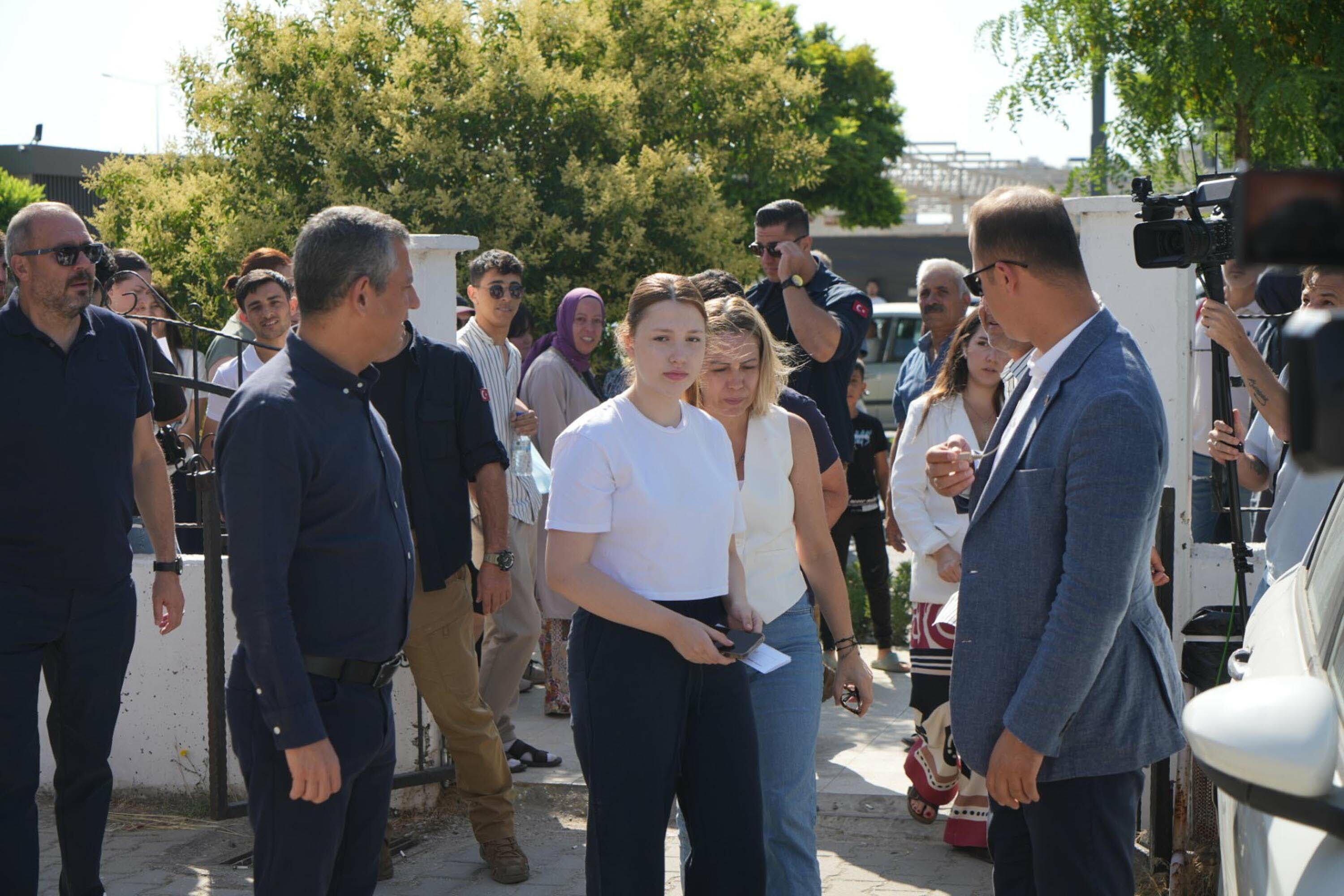 Özgür Özel ve Nehir Zeyrek