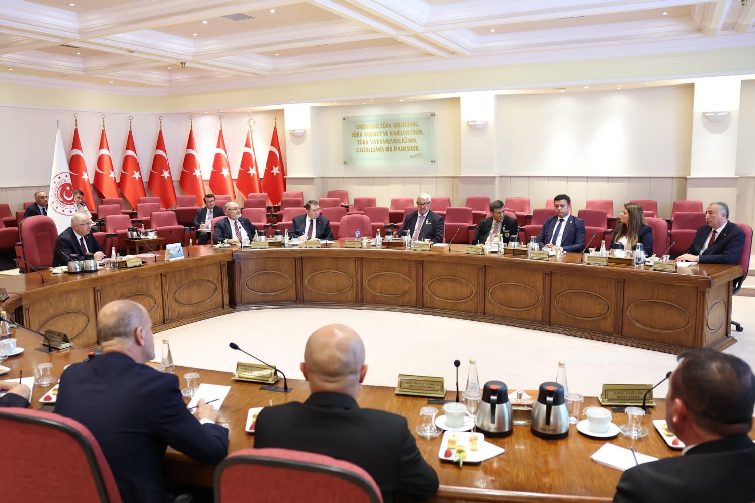 Mustafa Işık ve beraberindeki heyet