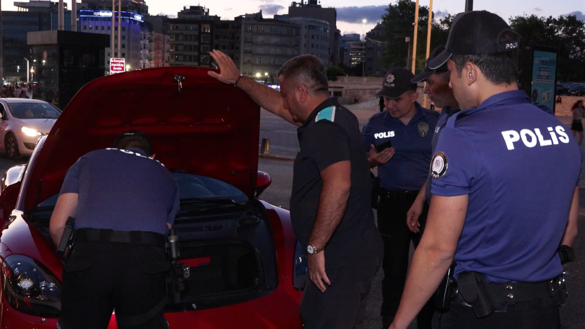 Polis denetimleri Taksim