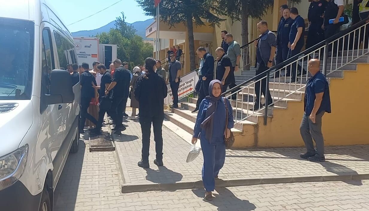 Bakan Yerlikaya Balıkesir Deprem İncelemesi