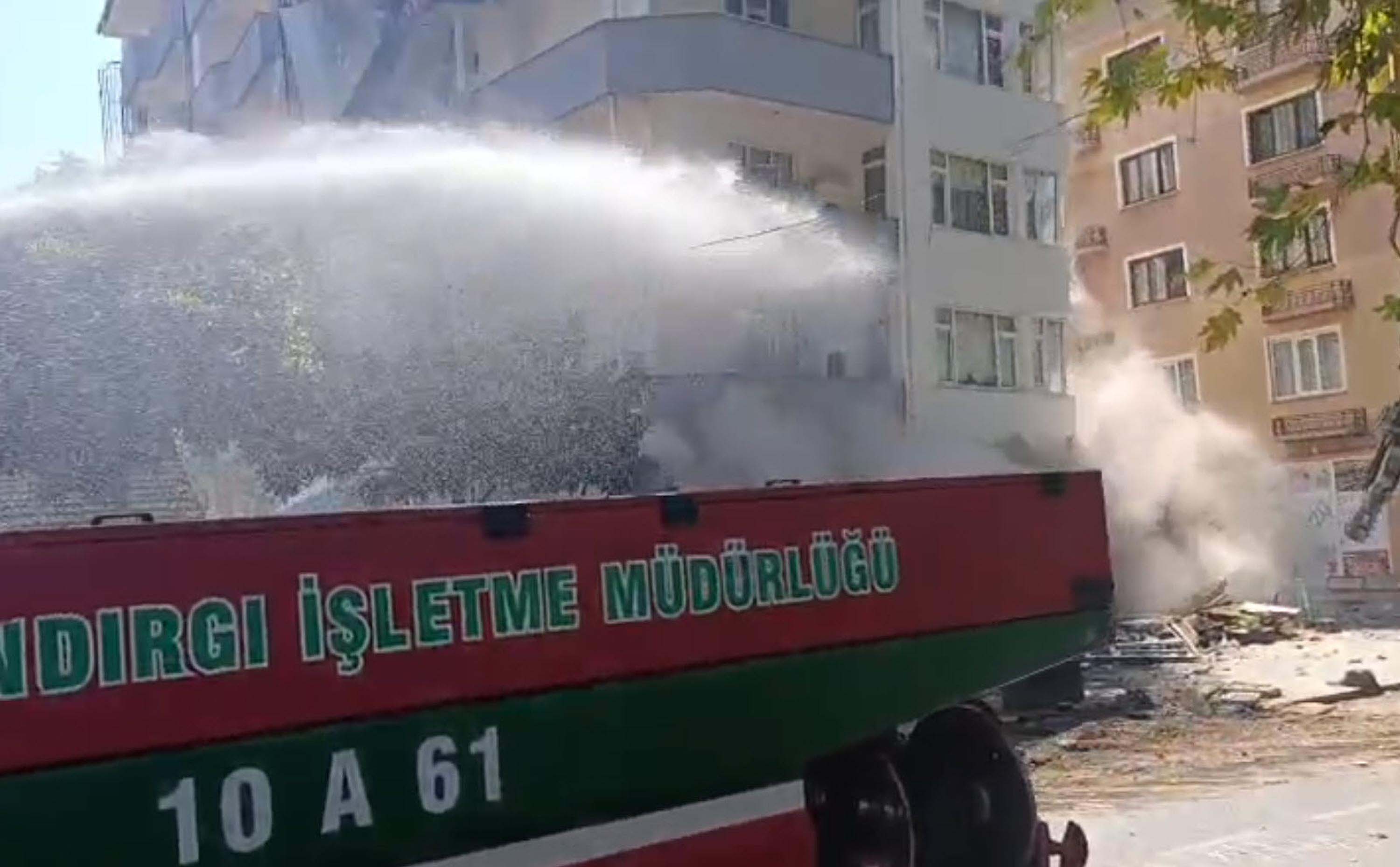 Sındırgı deprem sonrası yıkım çalışmaları