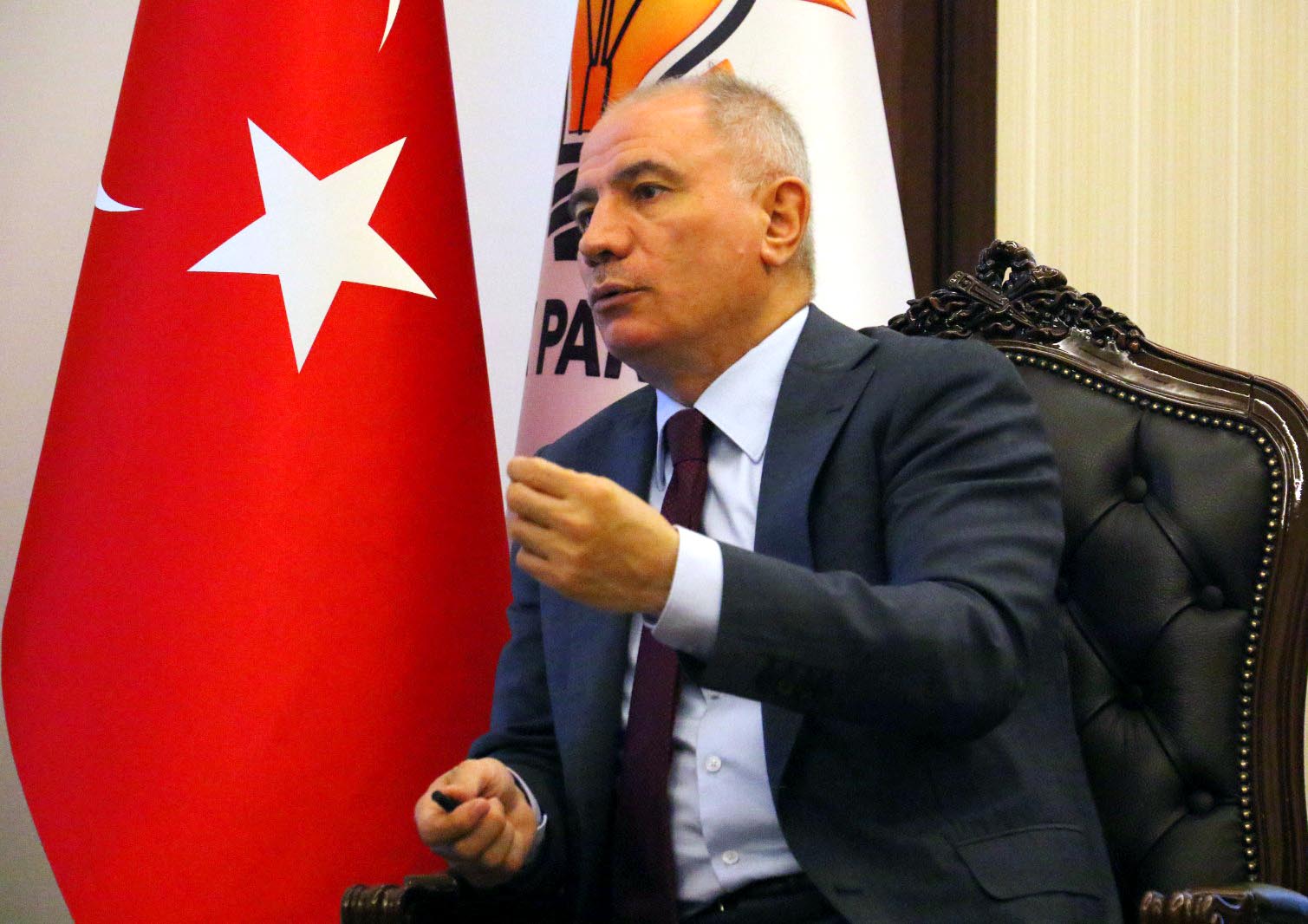 AK Parti Efkan Ala