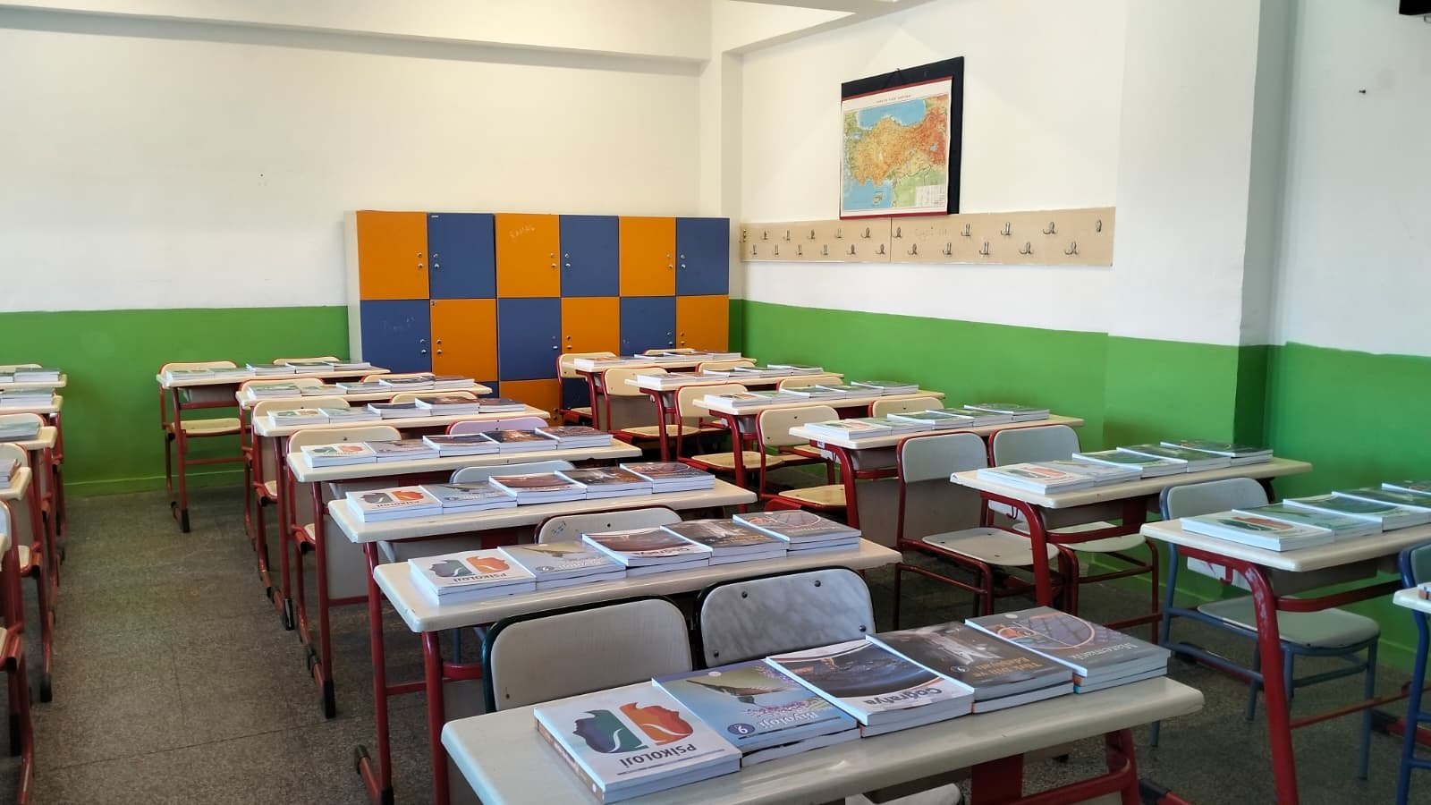 Ders Kitapları Sıralarda