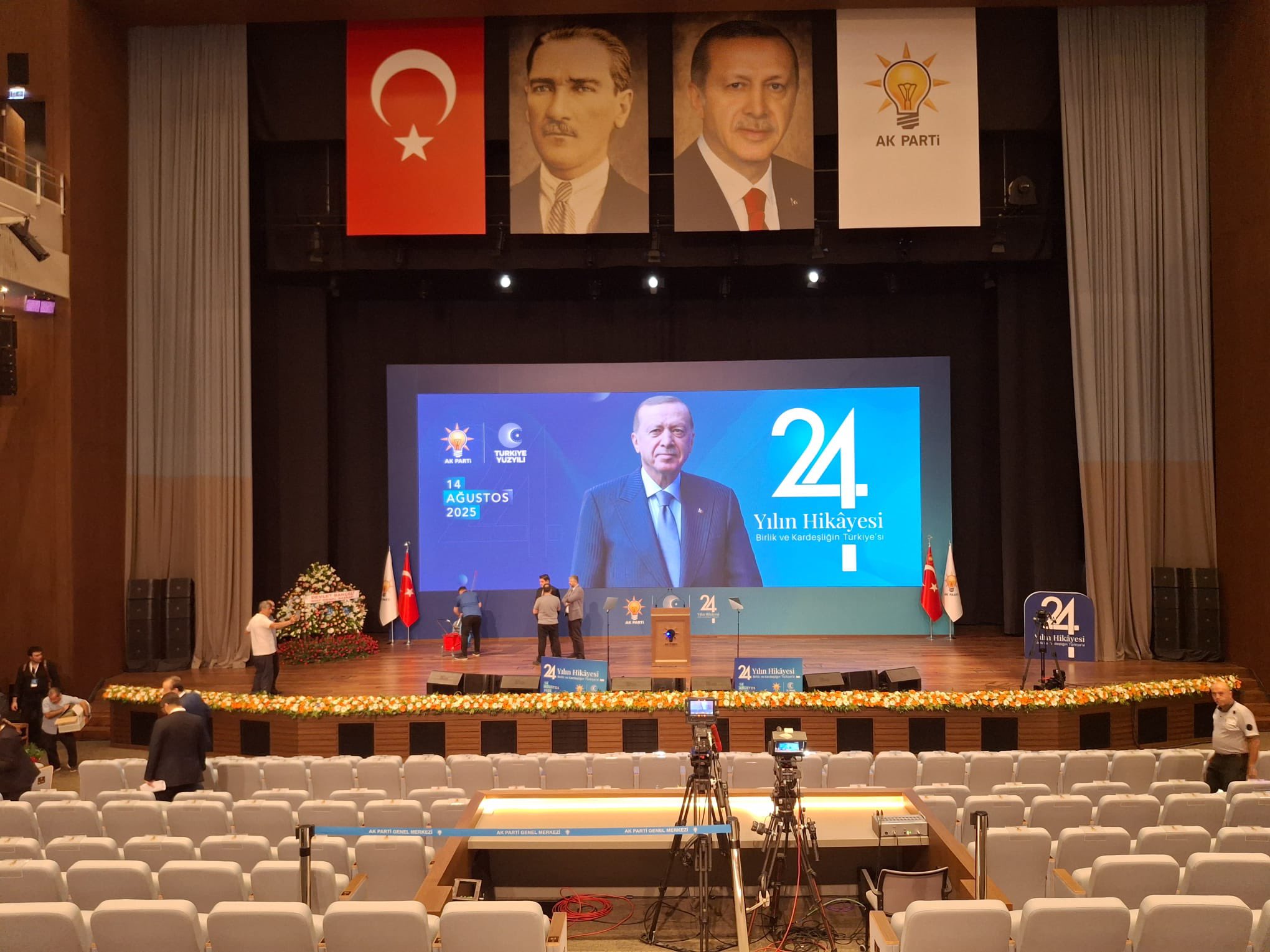 AK Parti 24. kuruluş yıl dönümü çiçek