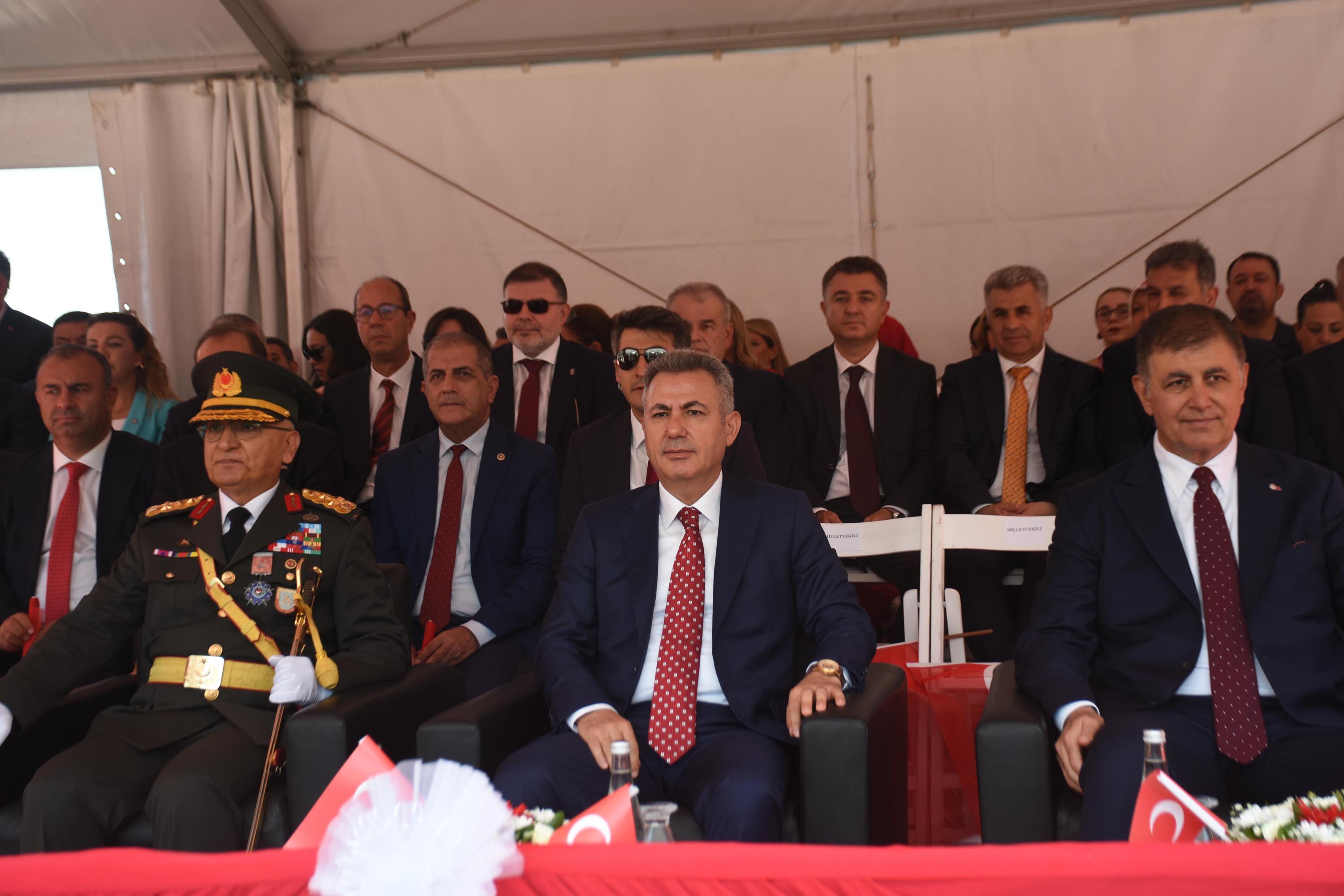 Türk bayraklı kutlama