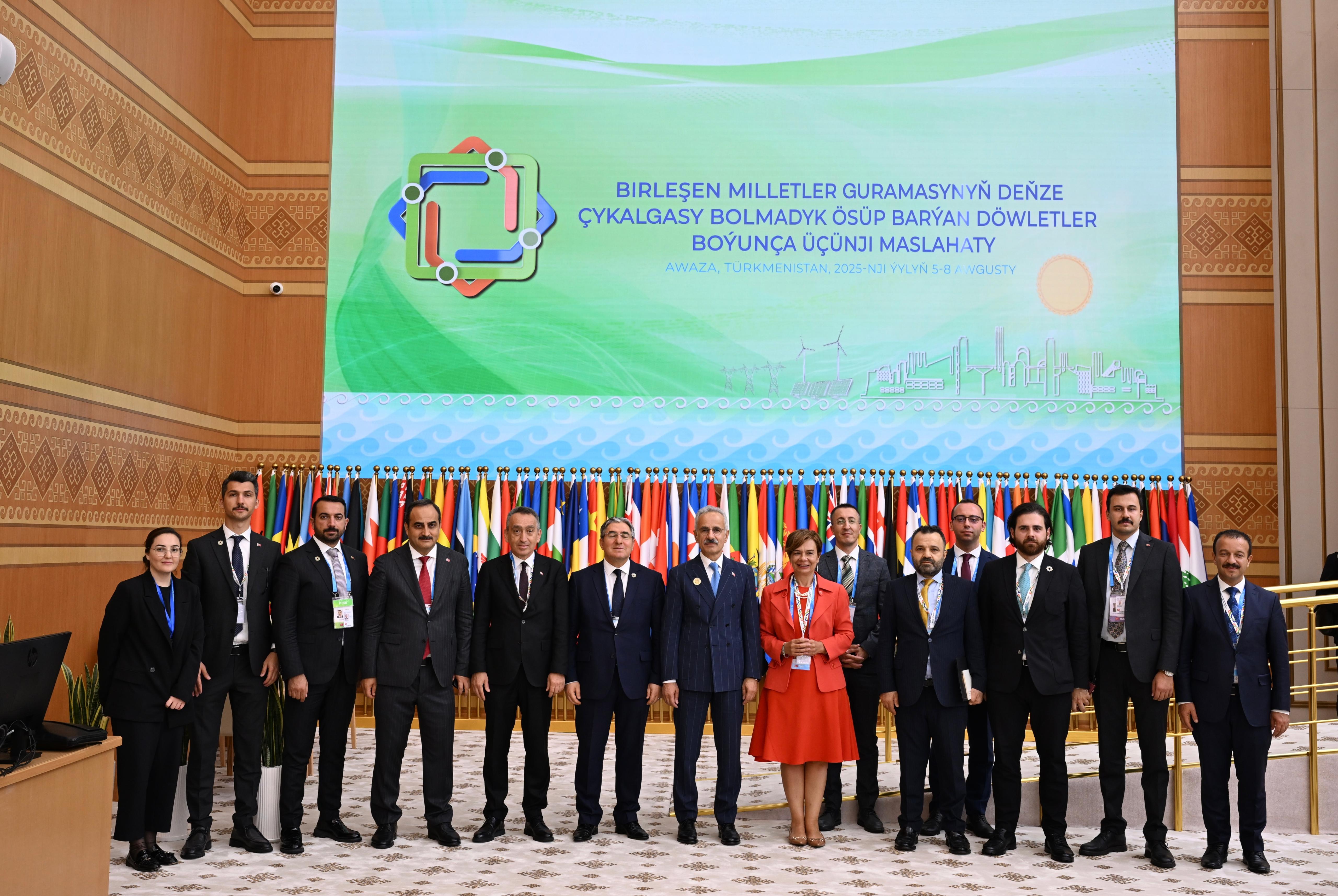 Bakan Uraloğlu Konferansta