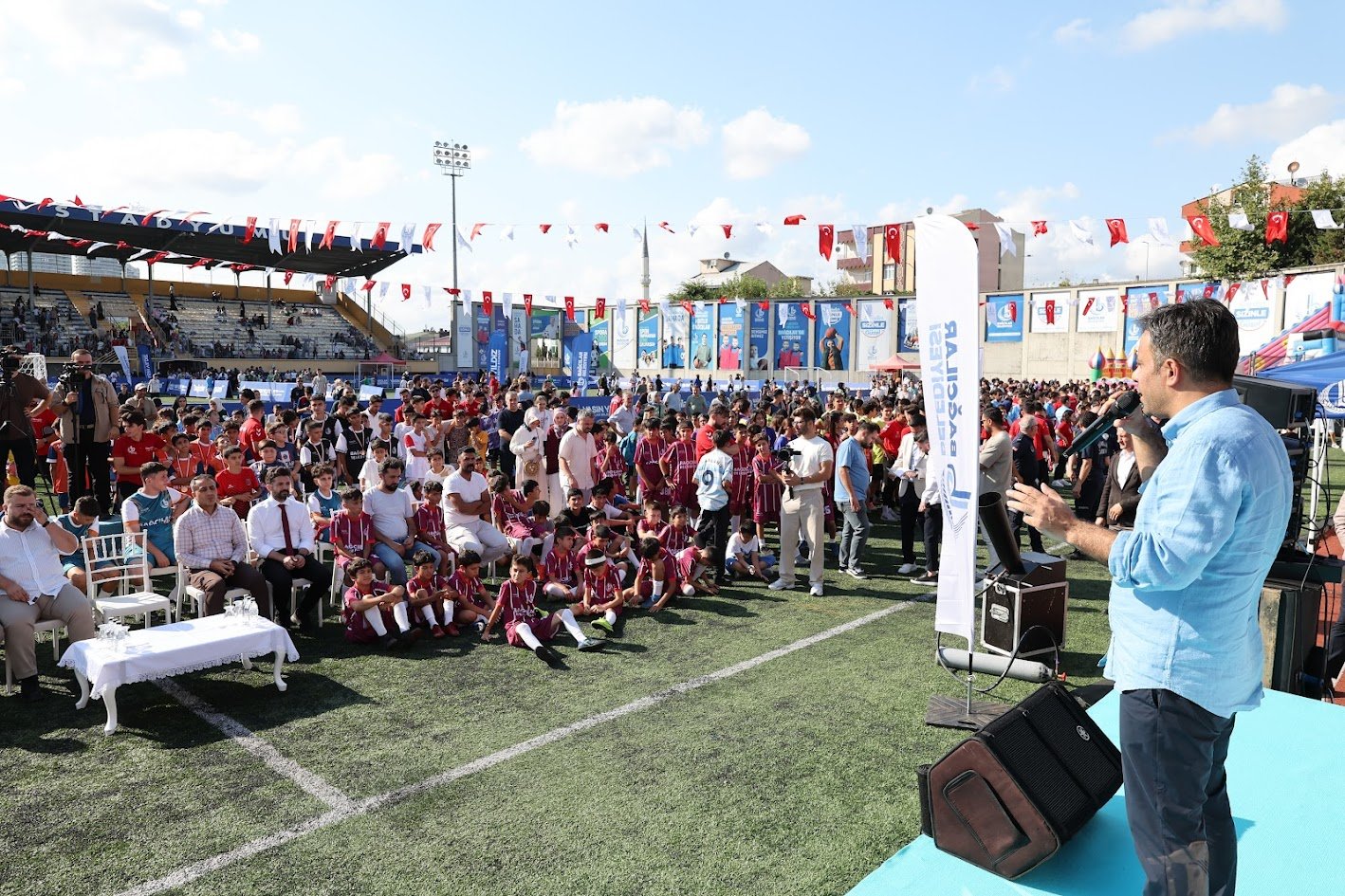 Bağcılar Belediye Başkanı Yasin Yıldız gençlerle
