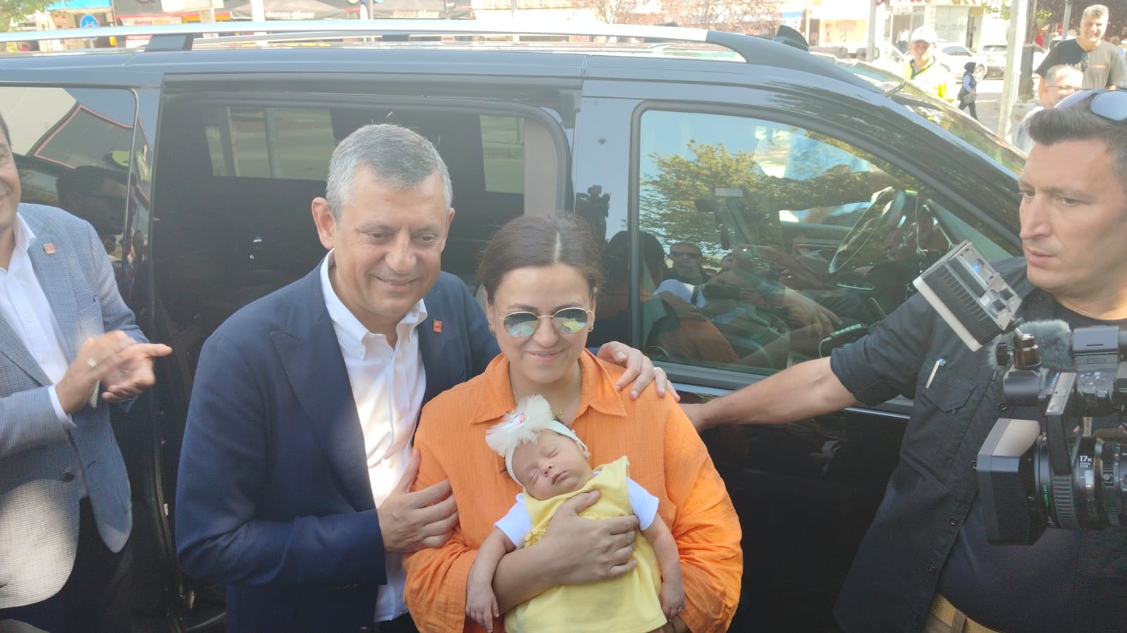 Özgür Özel Emeklilerle Sohbet Ediyor