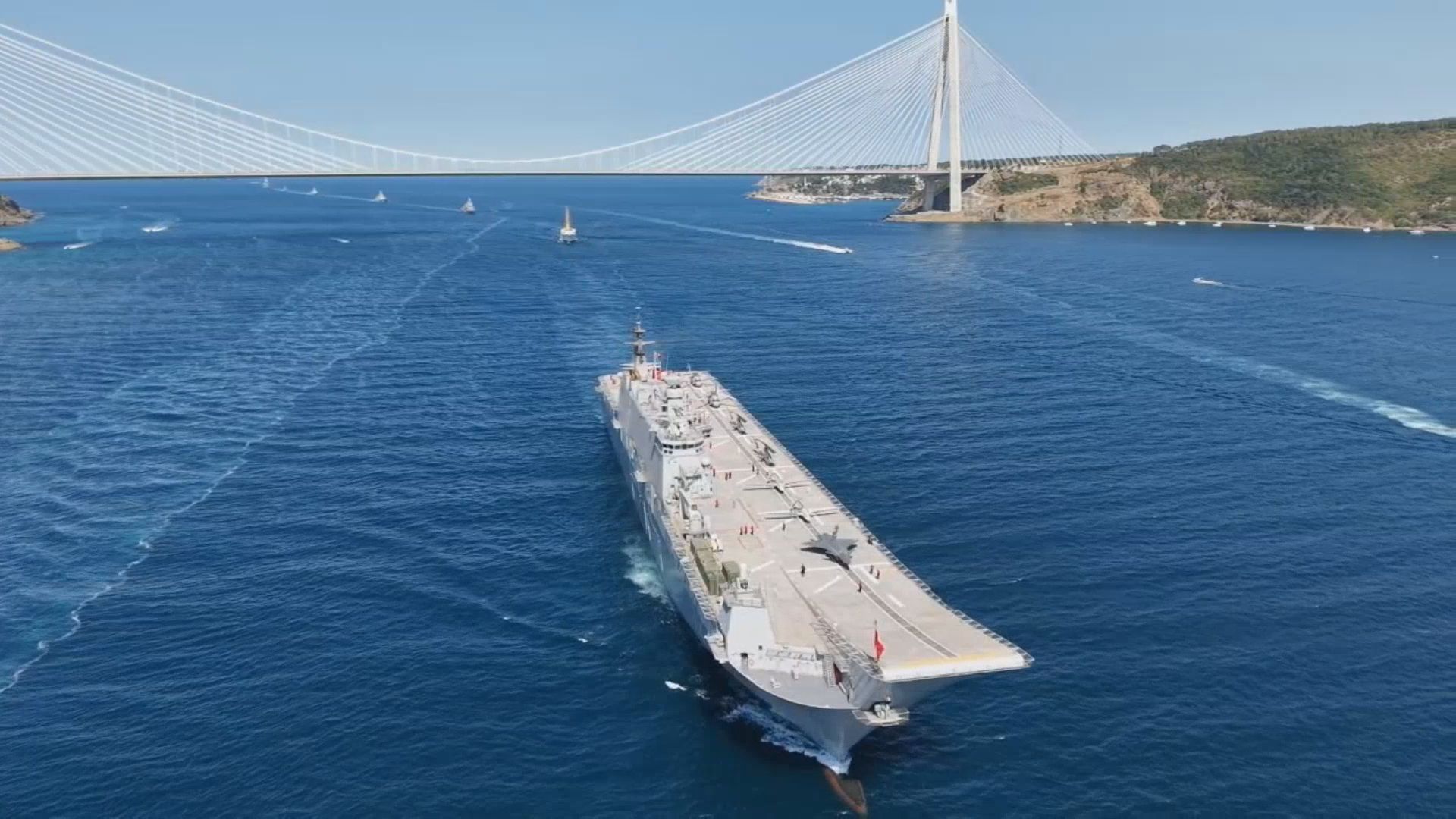 TCG Savarona Boğaz Geçişi