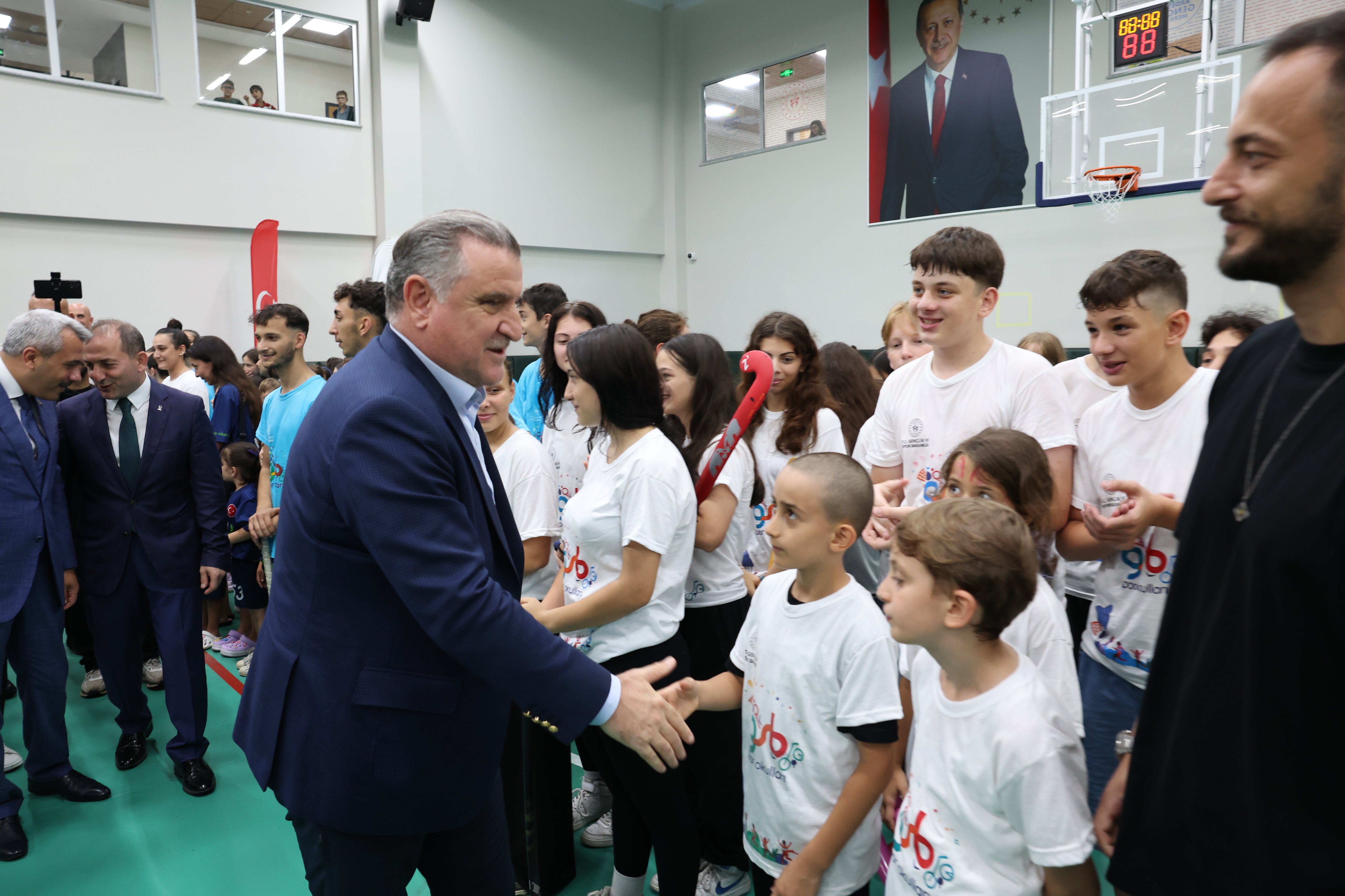 Gençlik ve Spor Bakanı Osman Aşkın Bak