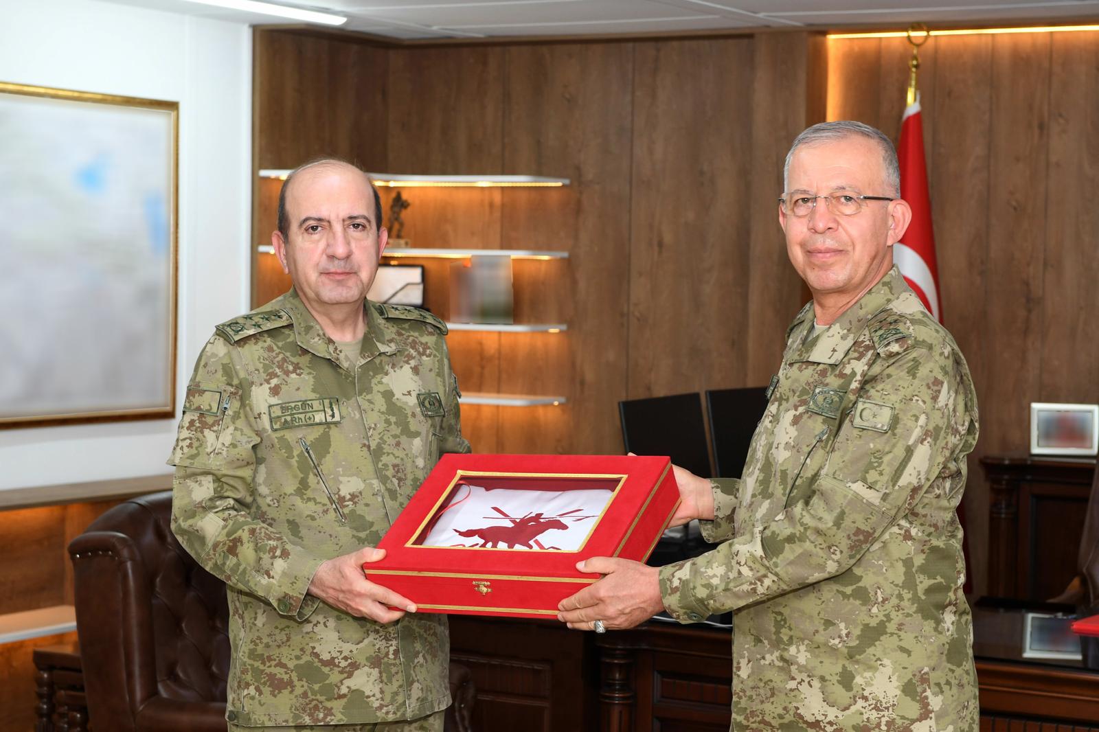 Kara Kuvvetleri Komutanı Orgeneral Selçuk Bayraktaroğlu