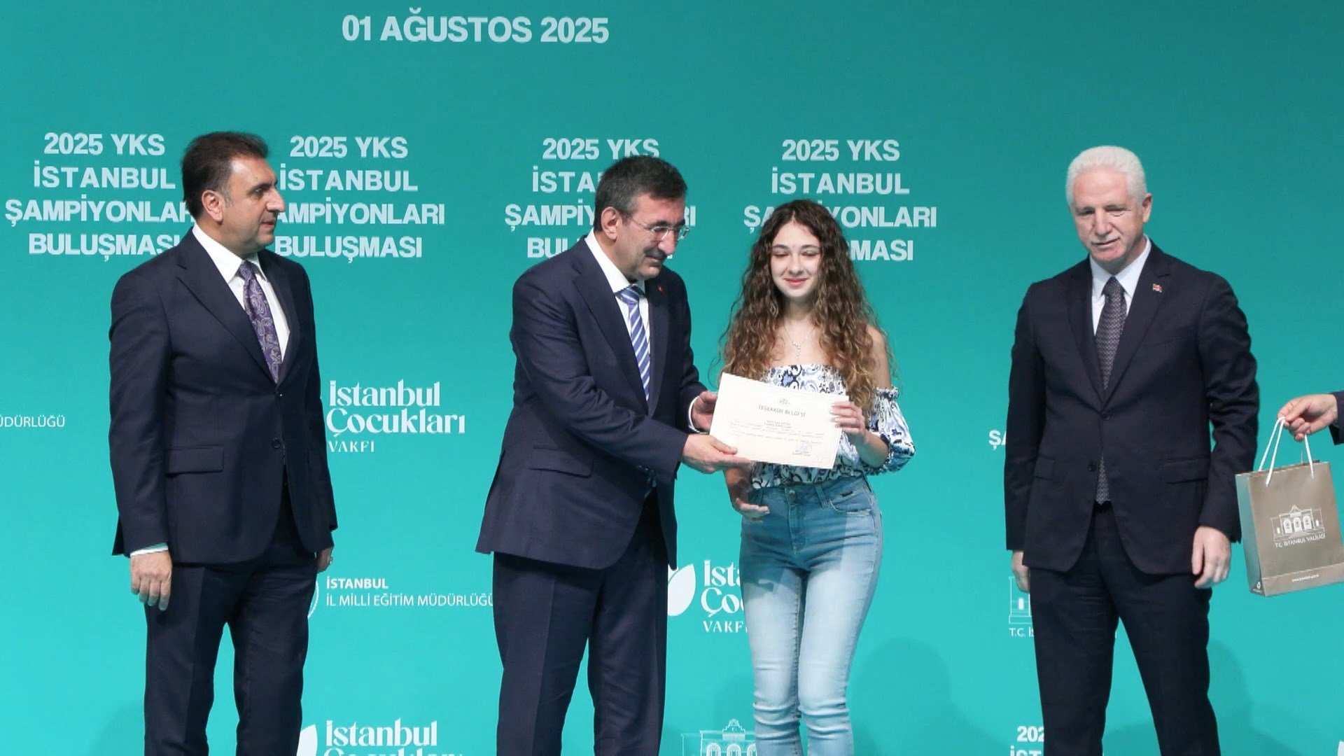 YKS Şampiyonları Ödül Töreni