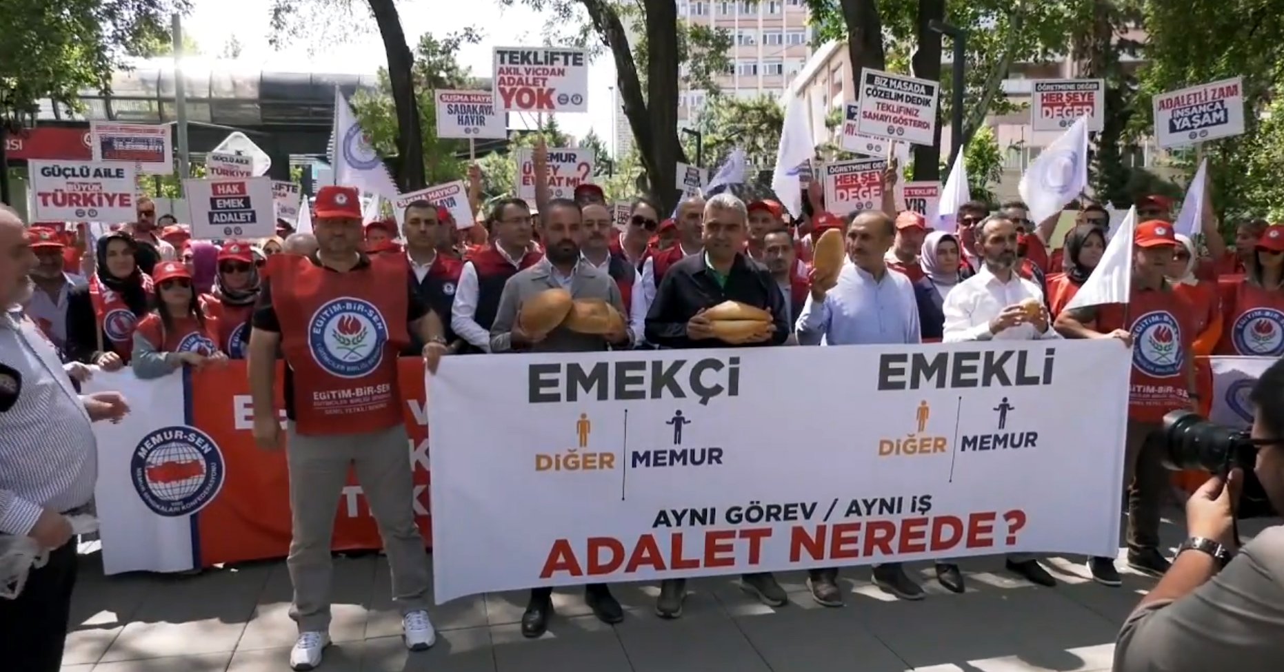 Talat Yavuz konuşuyor