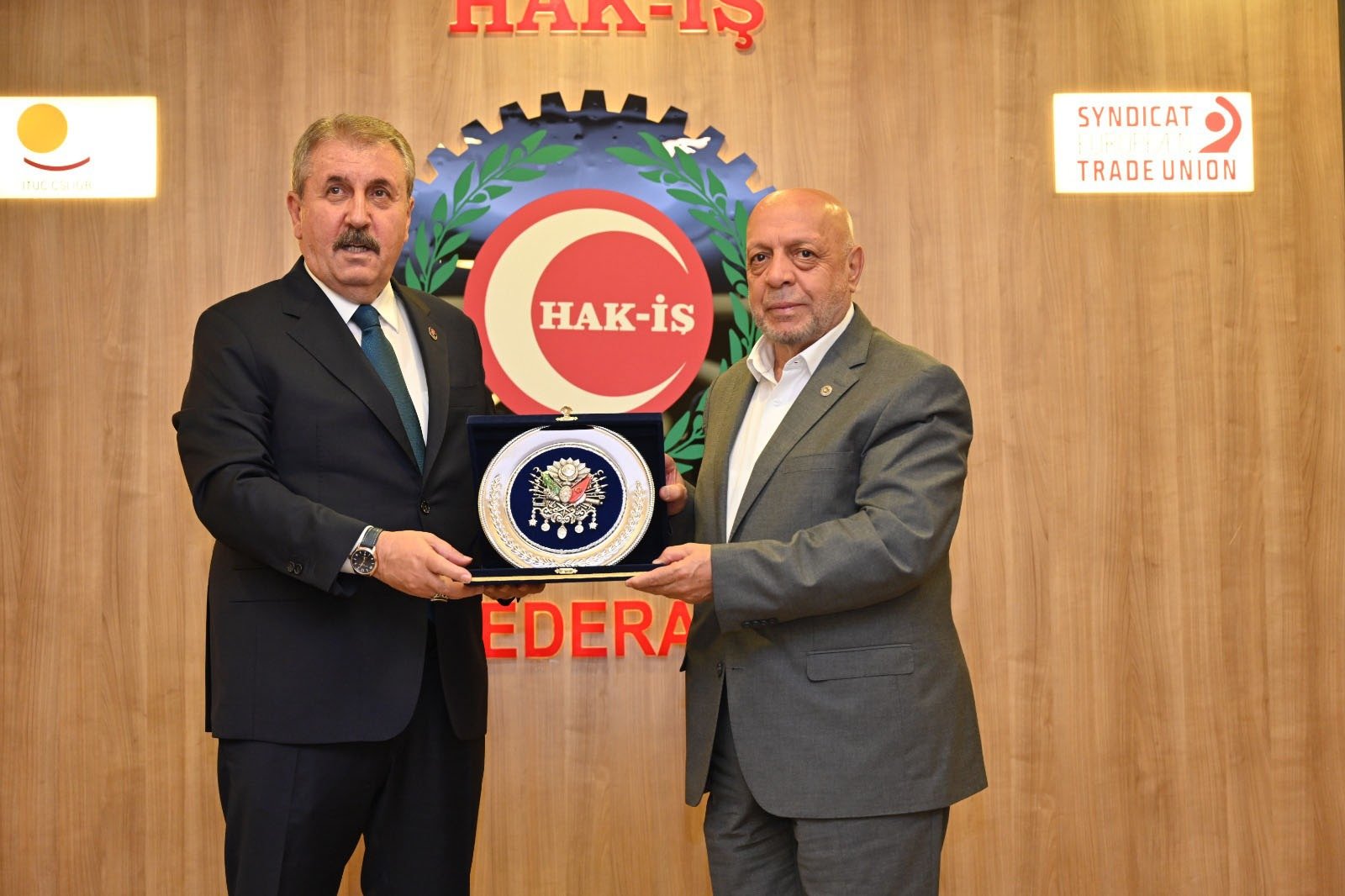 BBP Lideri Mustafa Destici HAK-İŞ Başkanı Mahmut Arslan ile görüşüyor
