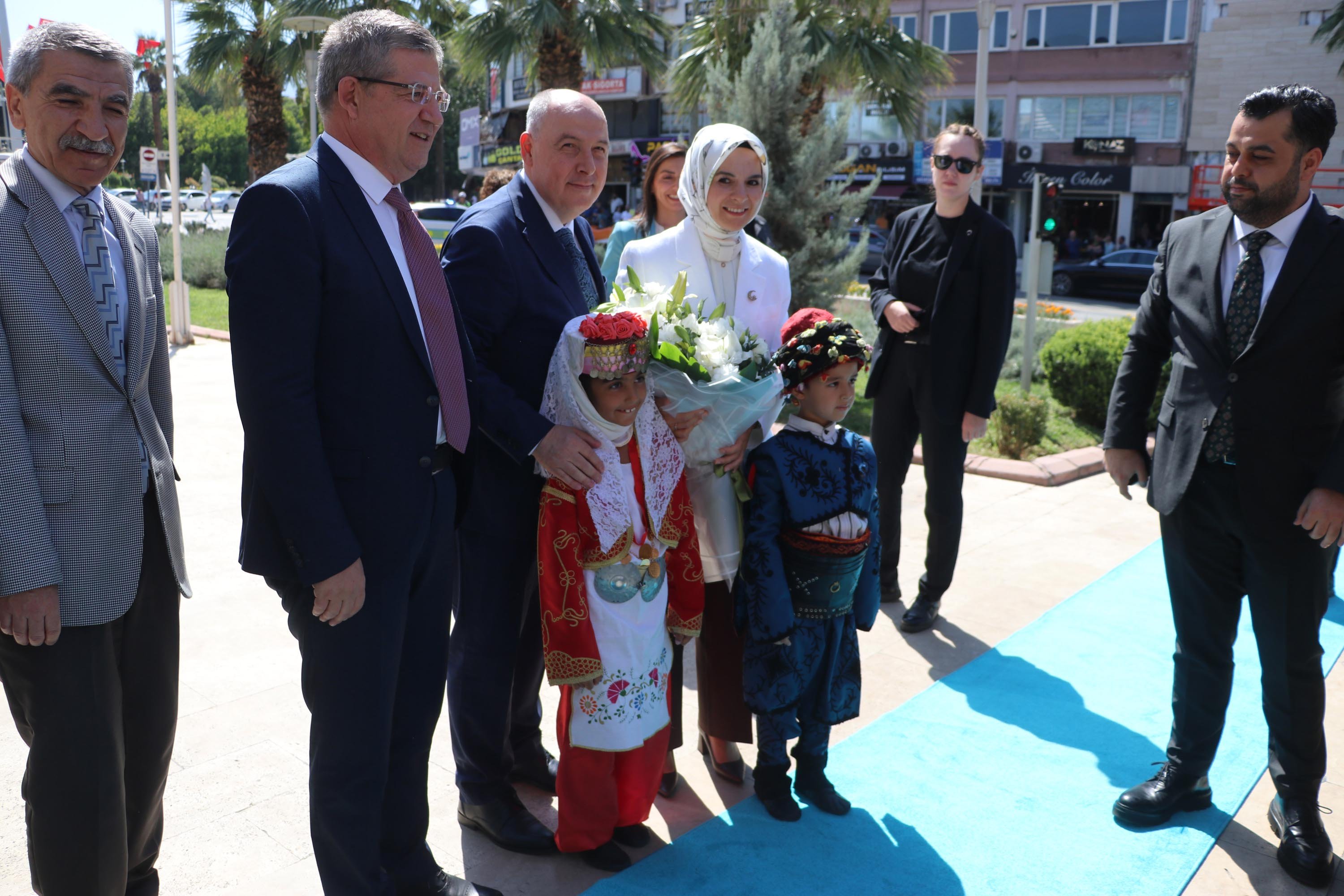 Aile ve Sosyal Hizmetler Bakanı Mahinur Özdemir Göktaş