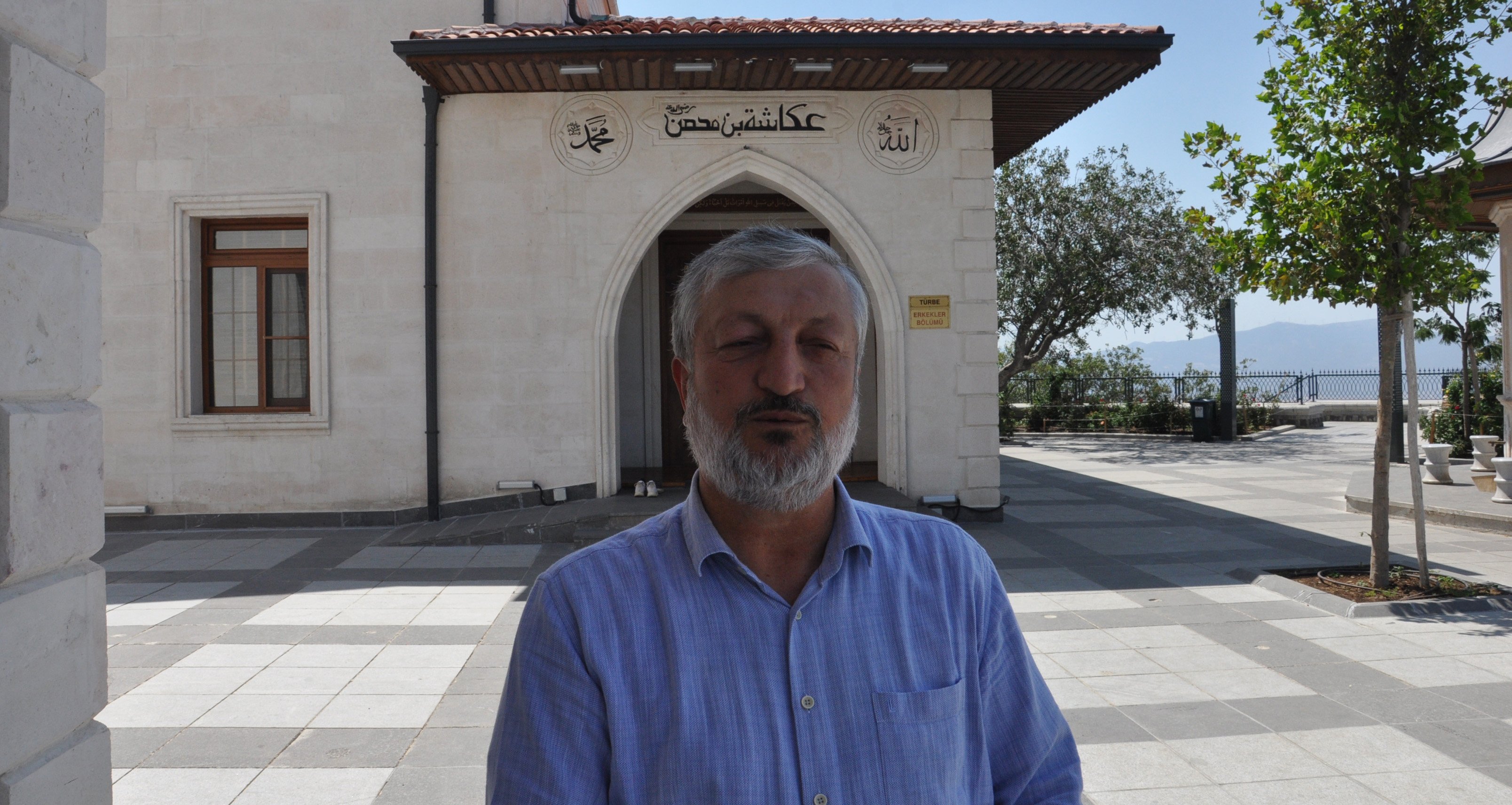 Hazreti Ukkaşe Türbesi iç mekan