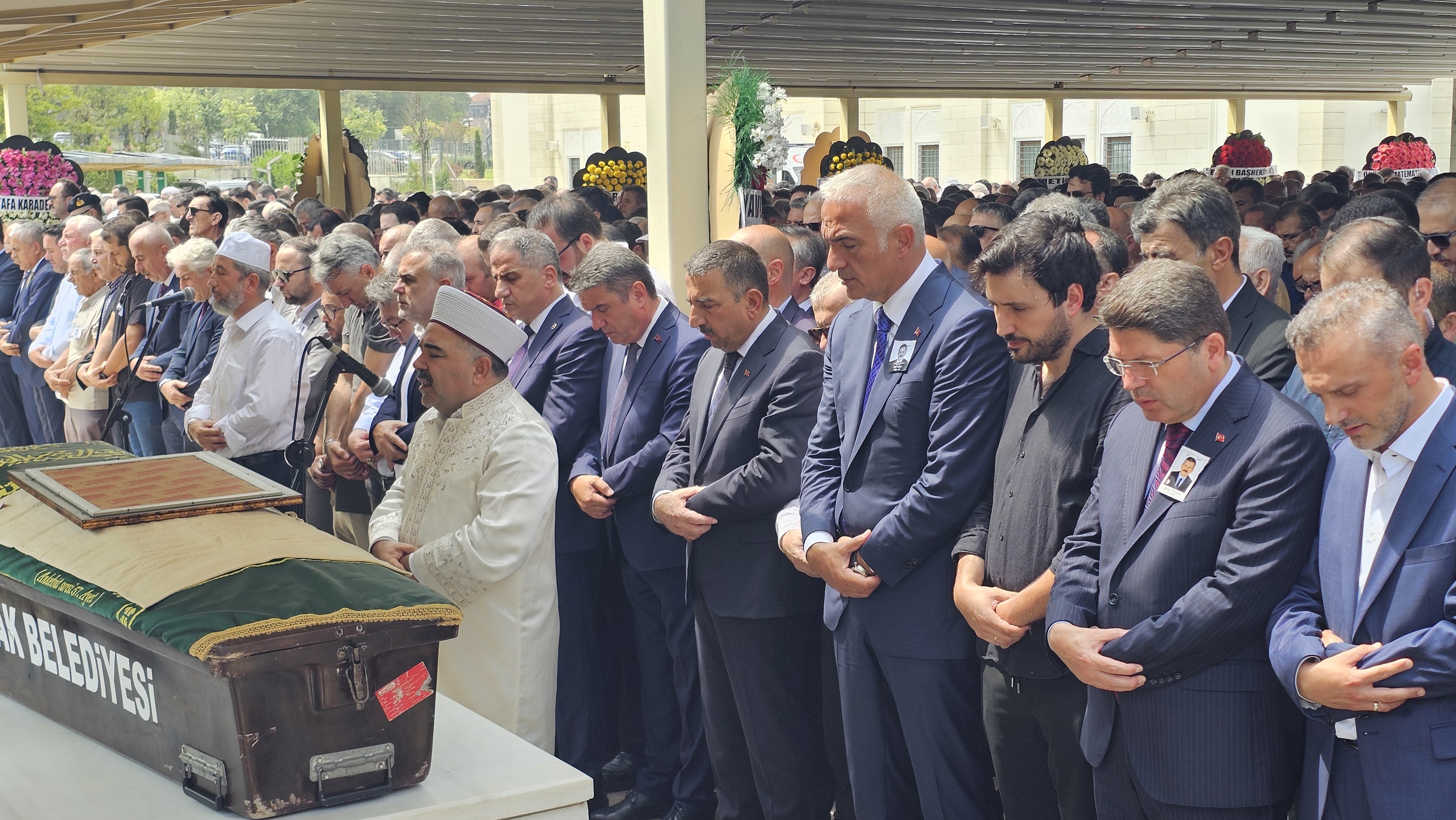 Bakan Yılmaz Tunç cenaze töreninde