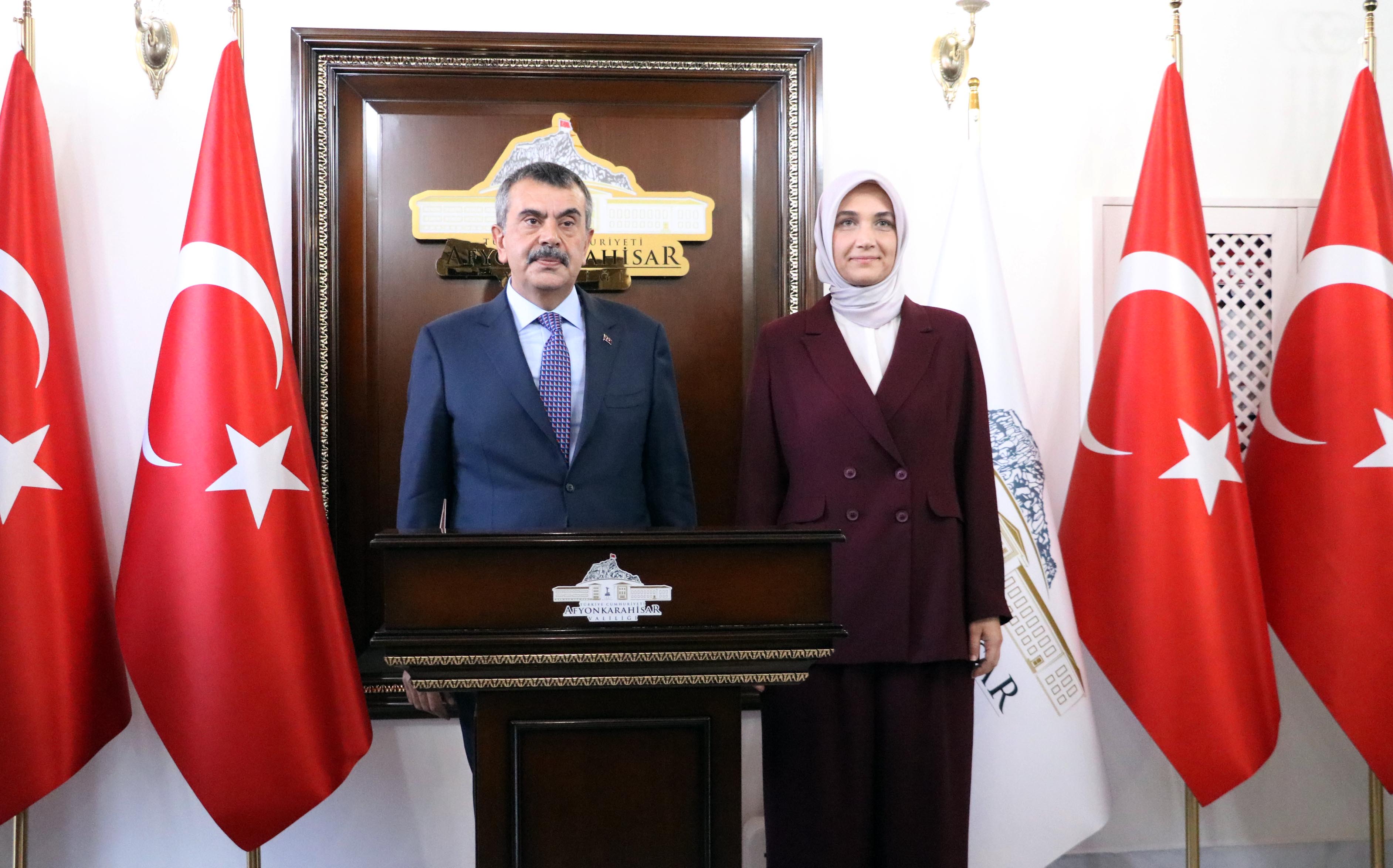 Bakan Tekin Defter İmzalama