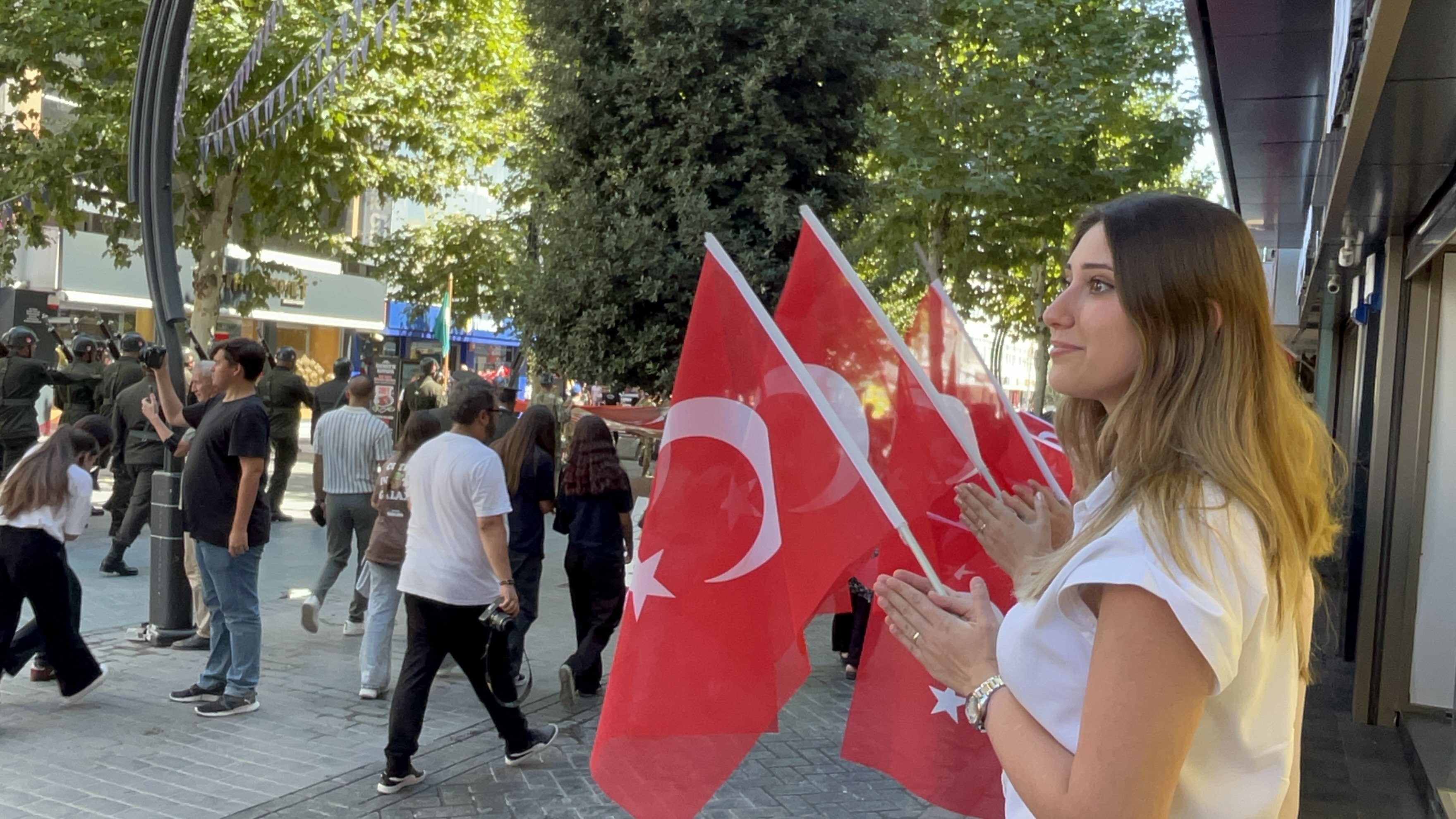 Yerli üretim silahlarla komandolar