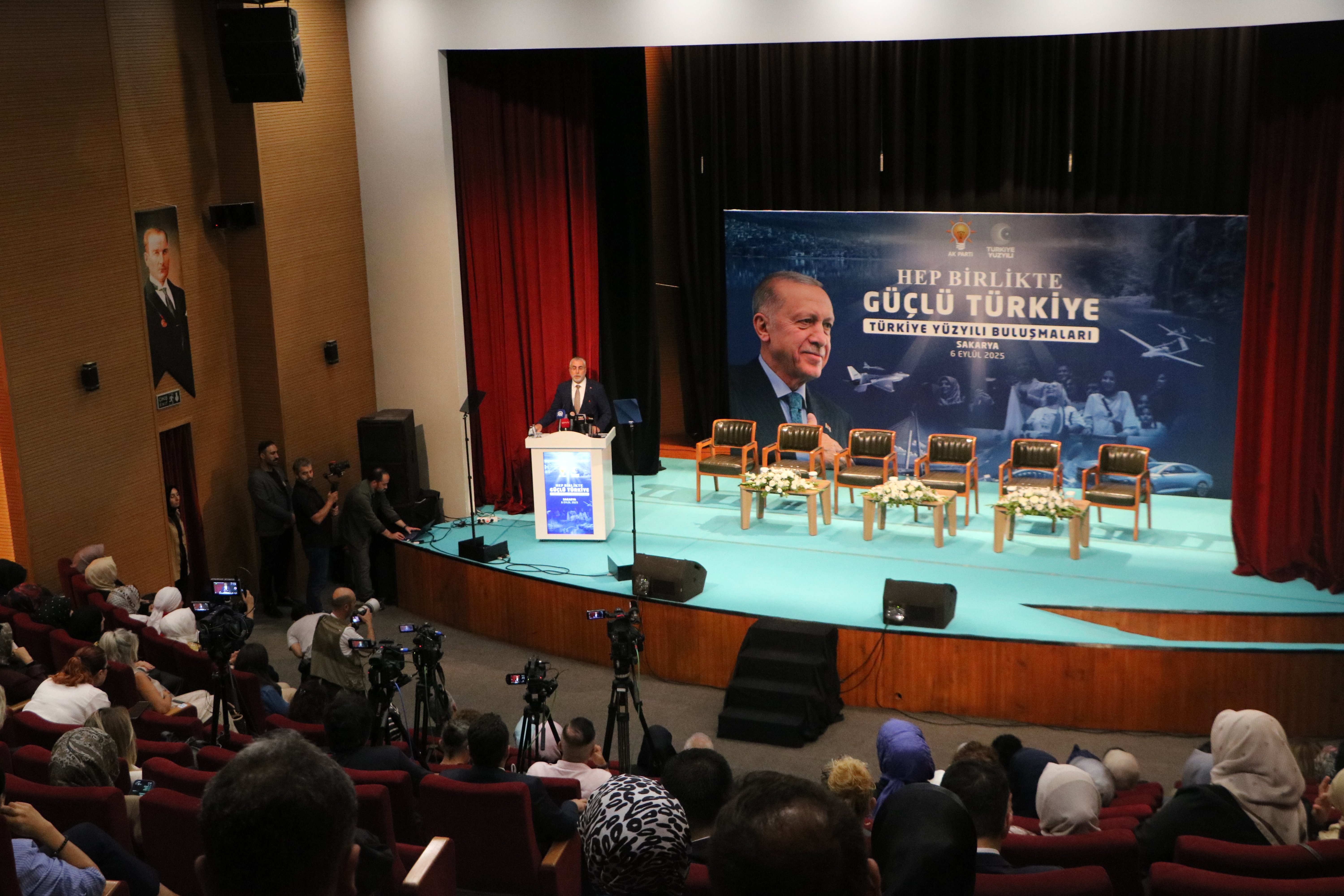 Bakan Işıkhan Konuşma Yapıyor