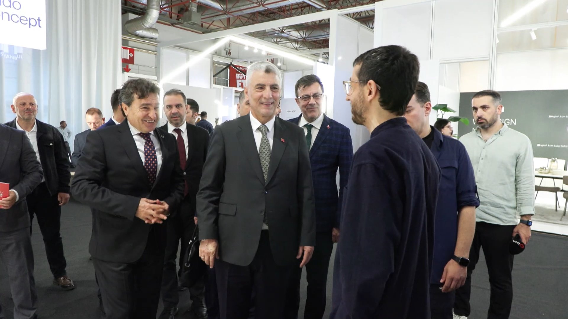 Bakan Ömer Bolat mobilya fuarı