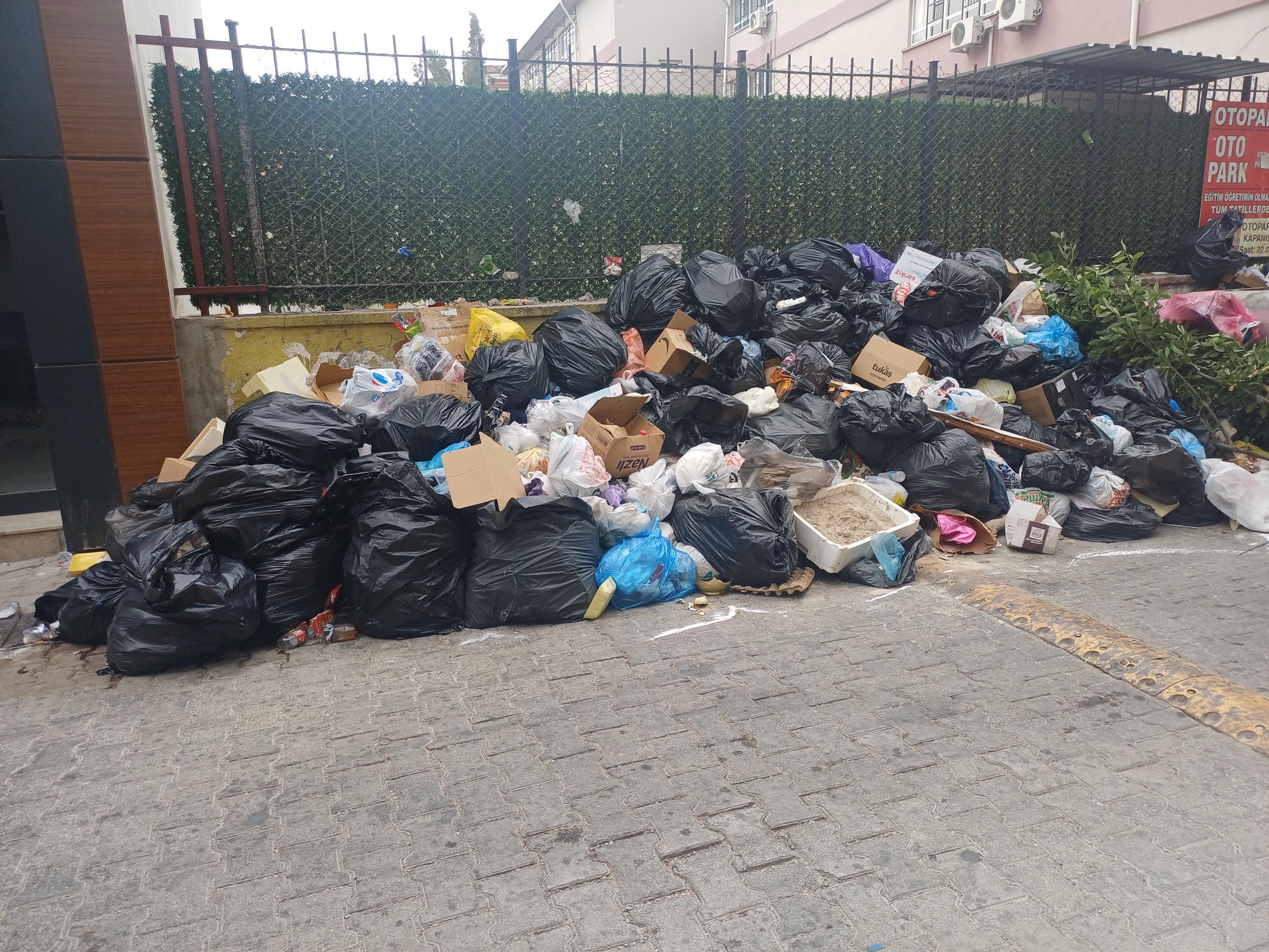 Karşıyaka çöp yığınları