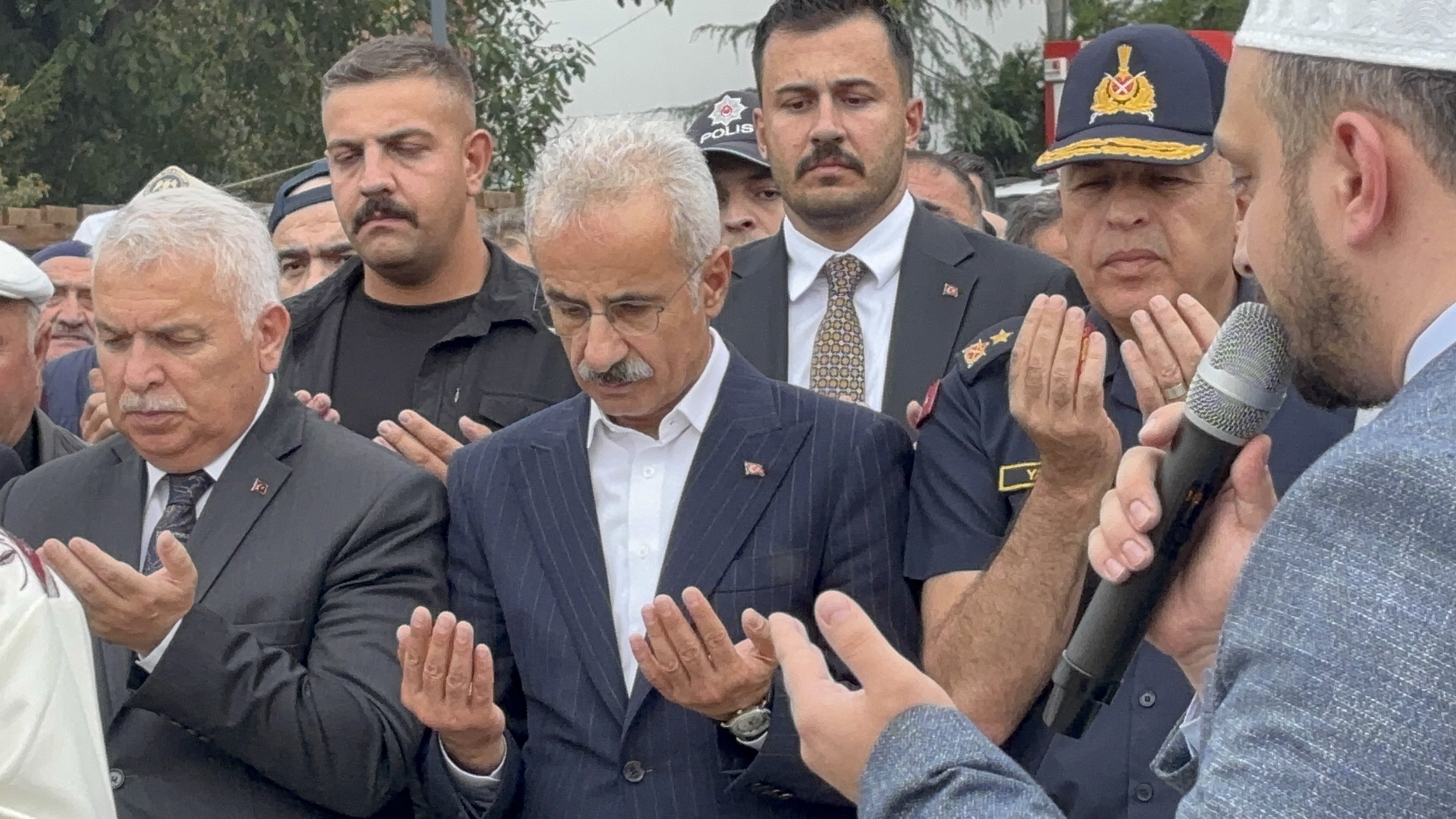 Cenaze töreni katılımcıları