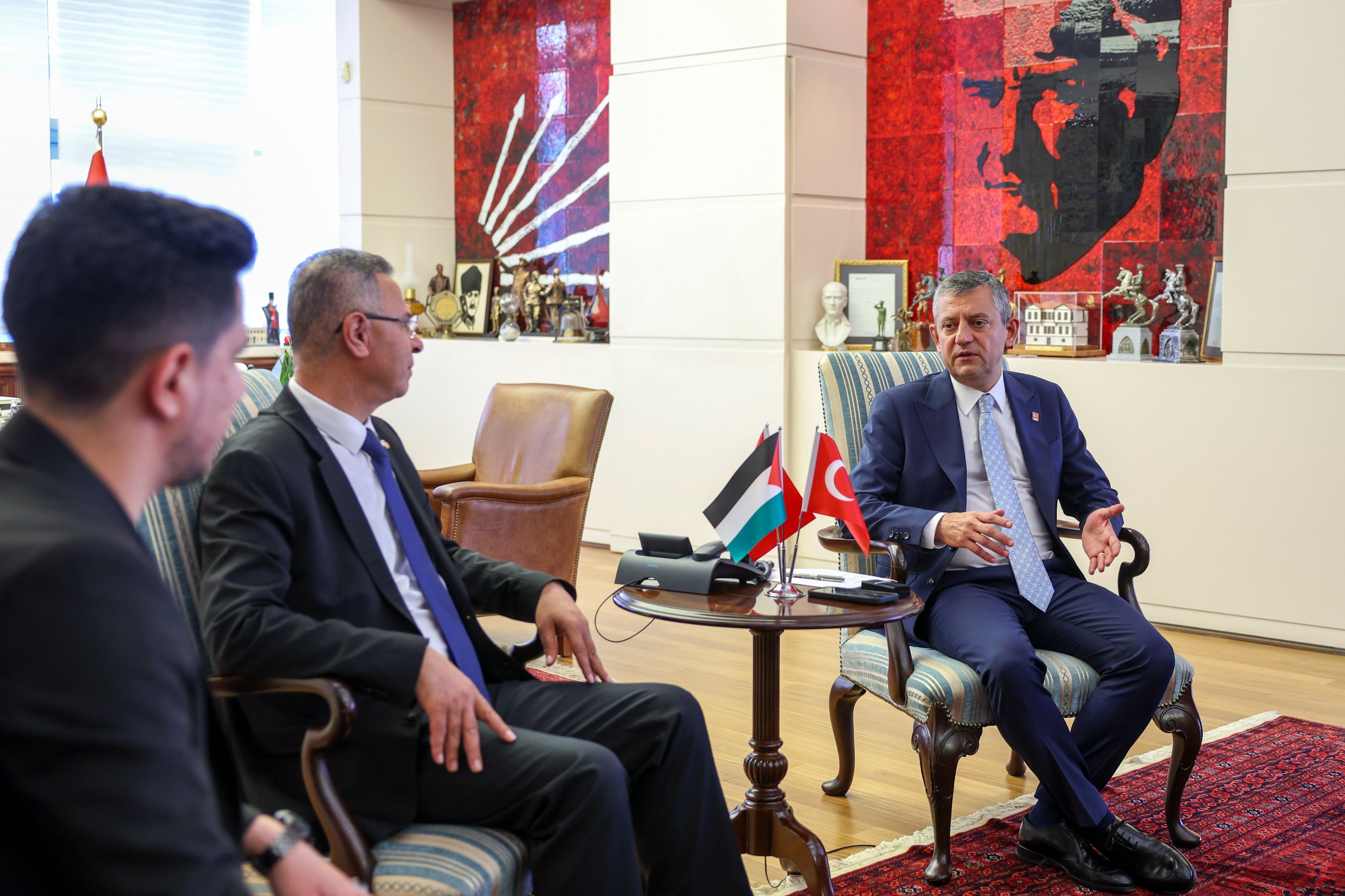 Özgür Özel Filistin Büyükelçisi Faed Mustafa