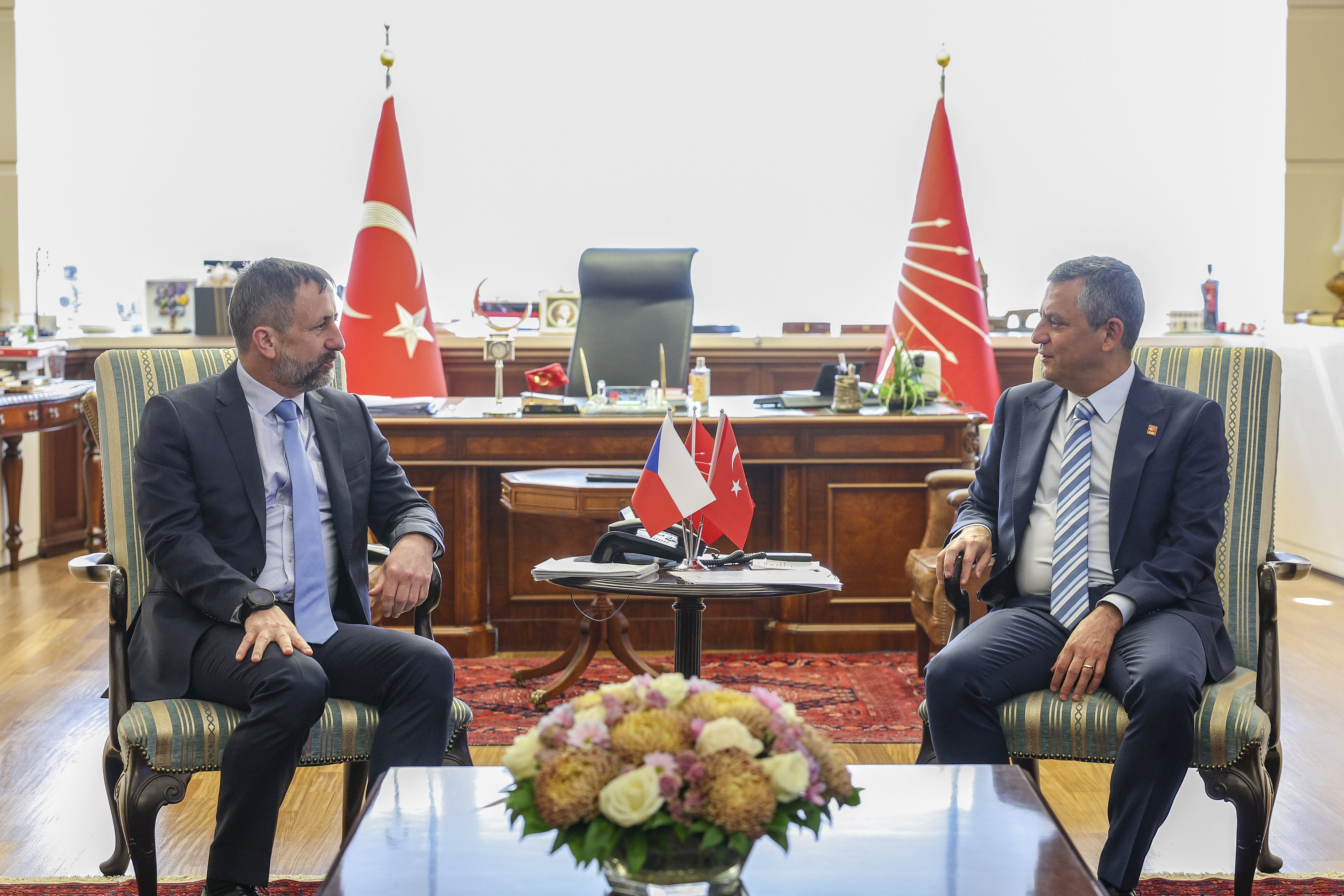 Özgür Özel Çek Cumhuriyeti Büyükelçisi