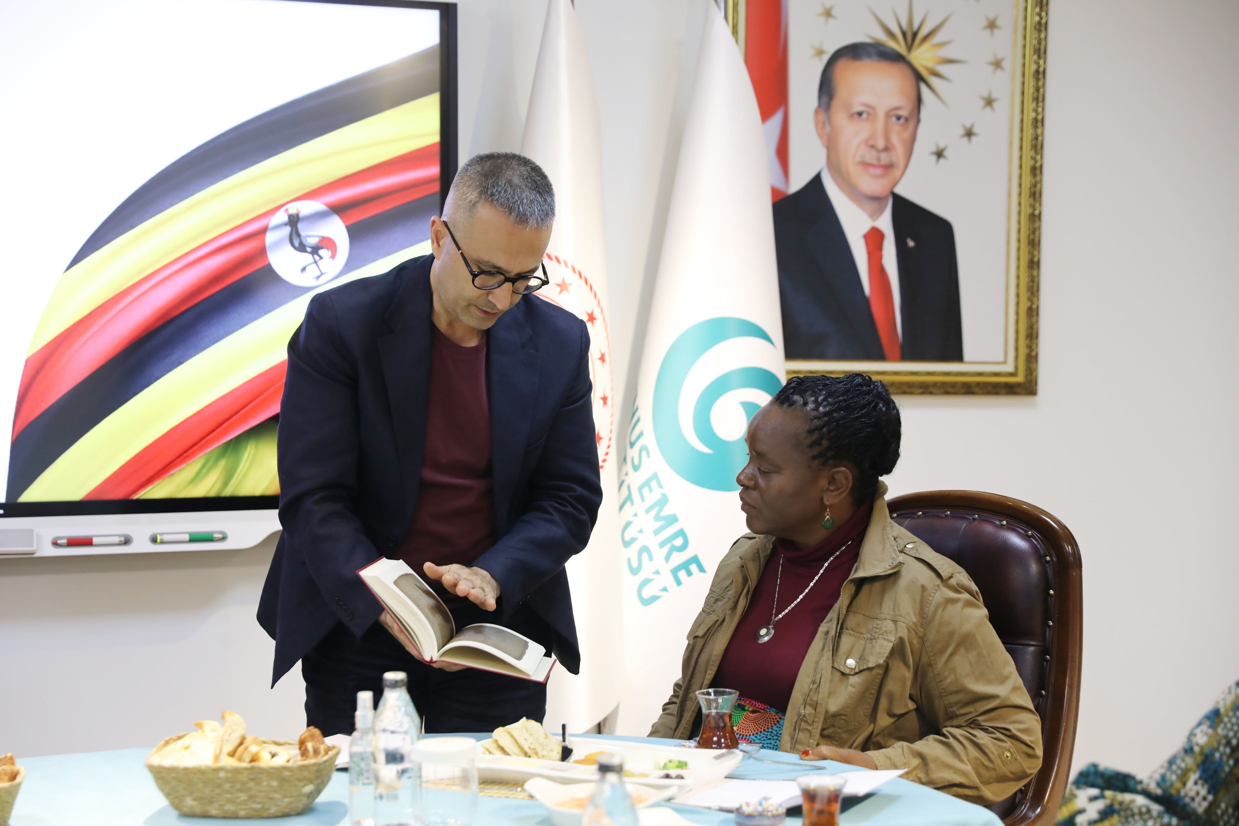 Uganda Kültür Bakanı Dr. Mutuuzo Peace Regis Yunus Emre Enstitüsü ziyareti