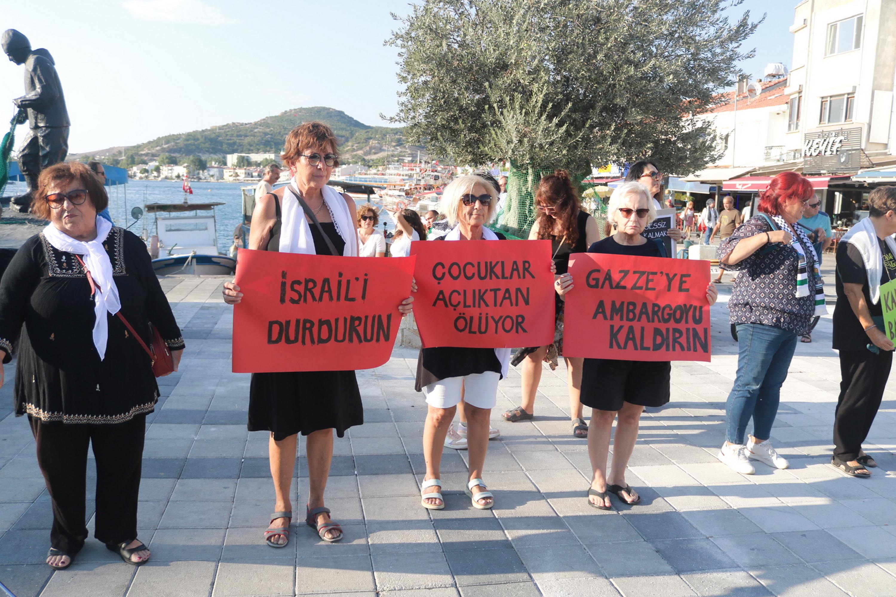 Foça İsrail protestosu genel görünüm